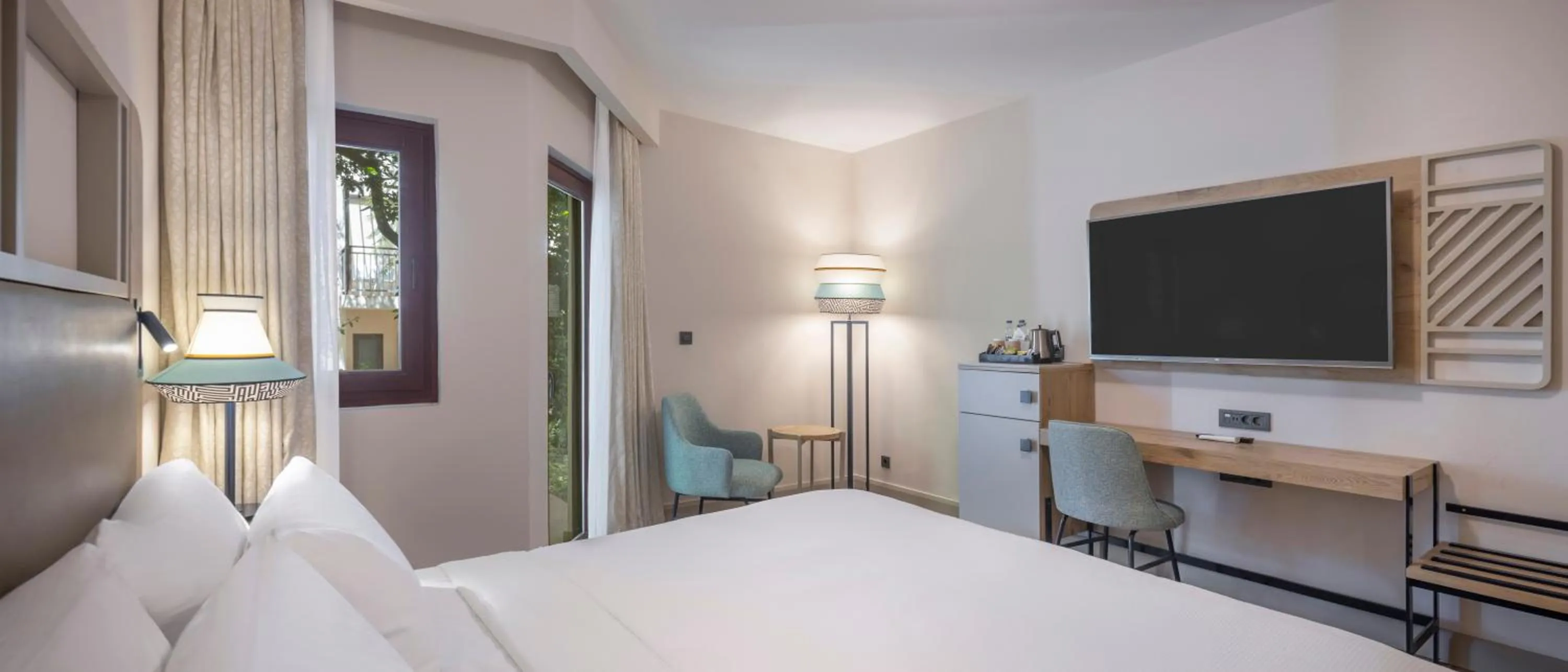 Bedroom, Bed in DoubleTree by Hilton Bodrum Isil Club Ultra All-Inclusive Resort