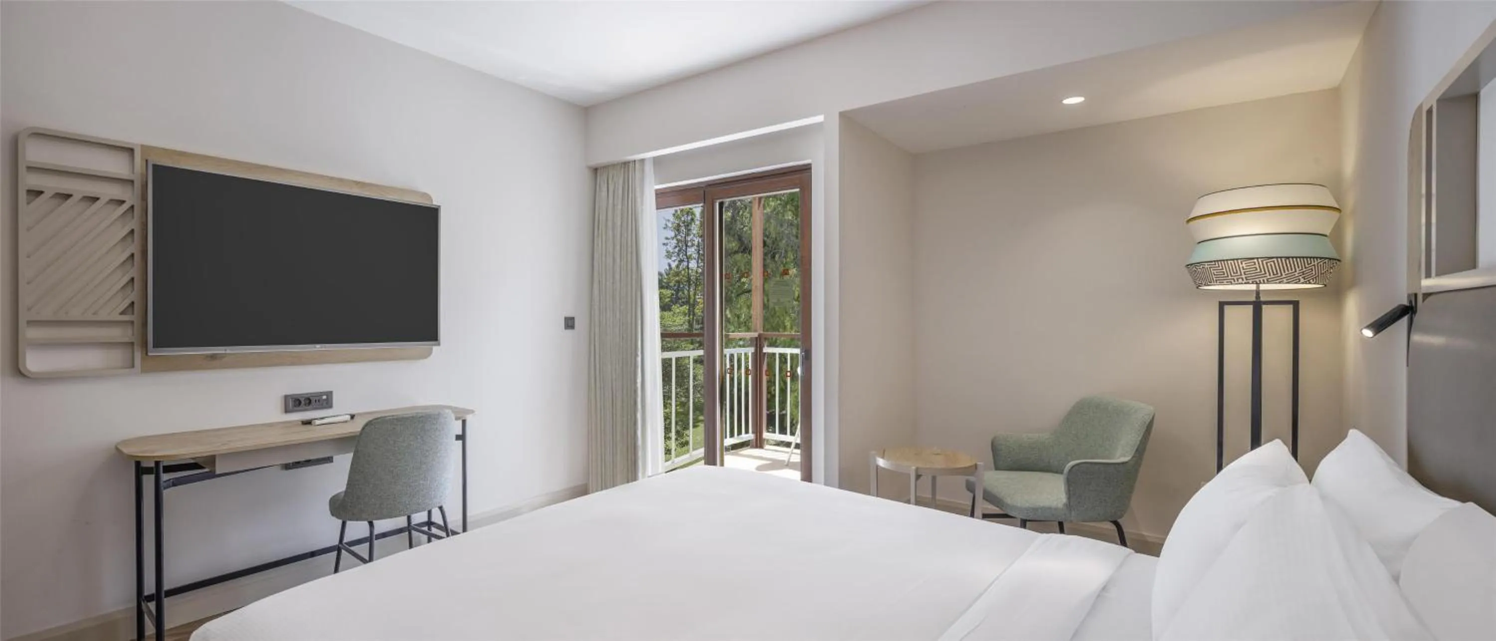 Bedroom, Bed in DoubleTree by Hilton Bodrum Isil Club Ultra All-Inclusive Resort