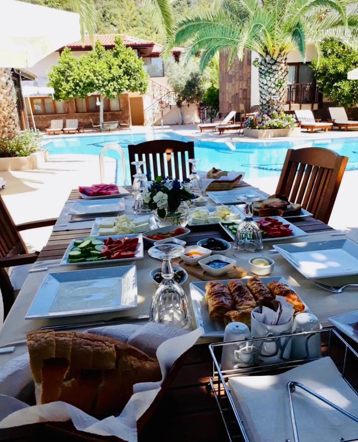 Restaurant/places to eat in Ipek Garden Palace Residence