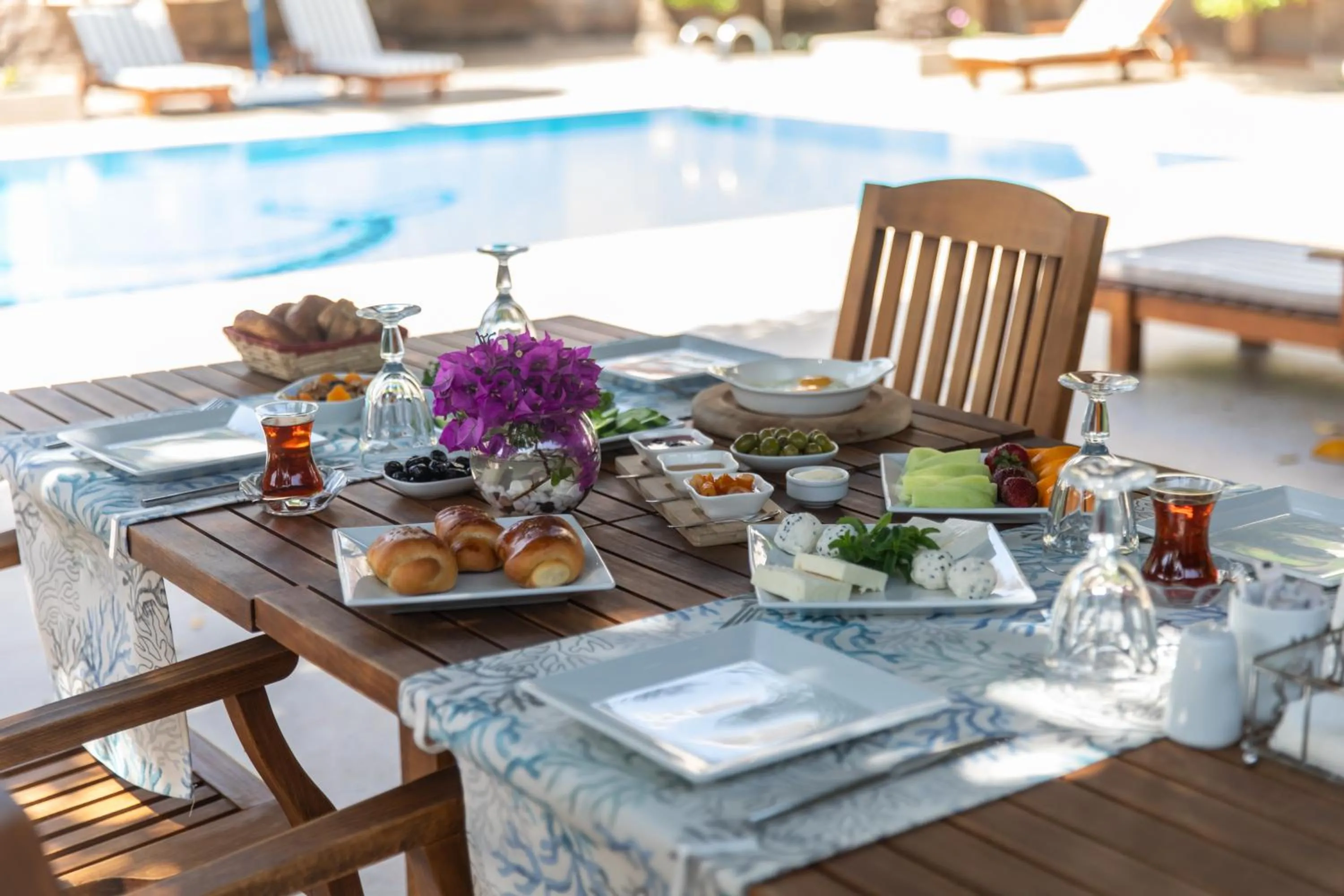 Restaurant/places to eat in Ipek Garden Palace Residence