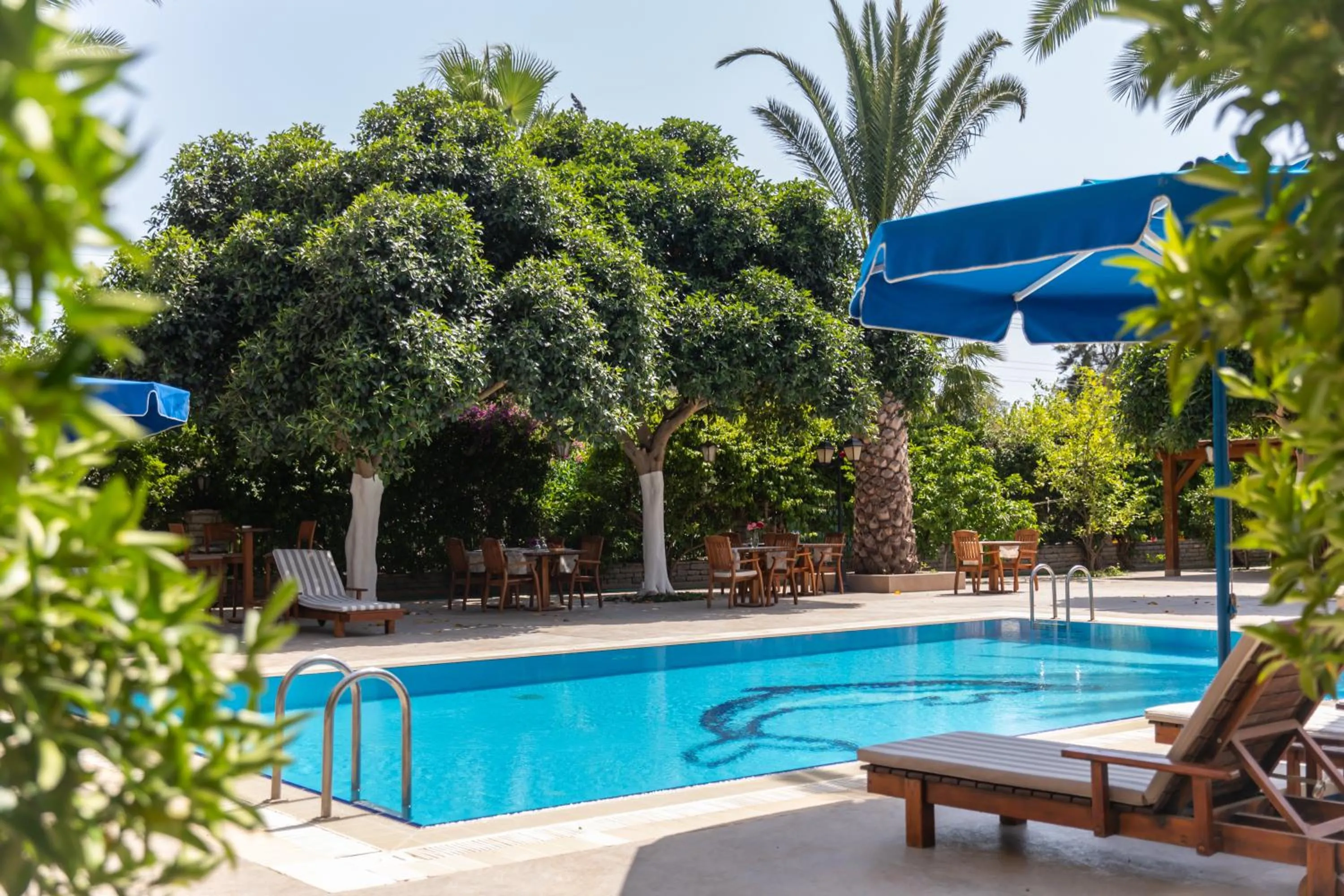 Swimming pool in Ipek Garden Palace Residence