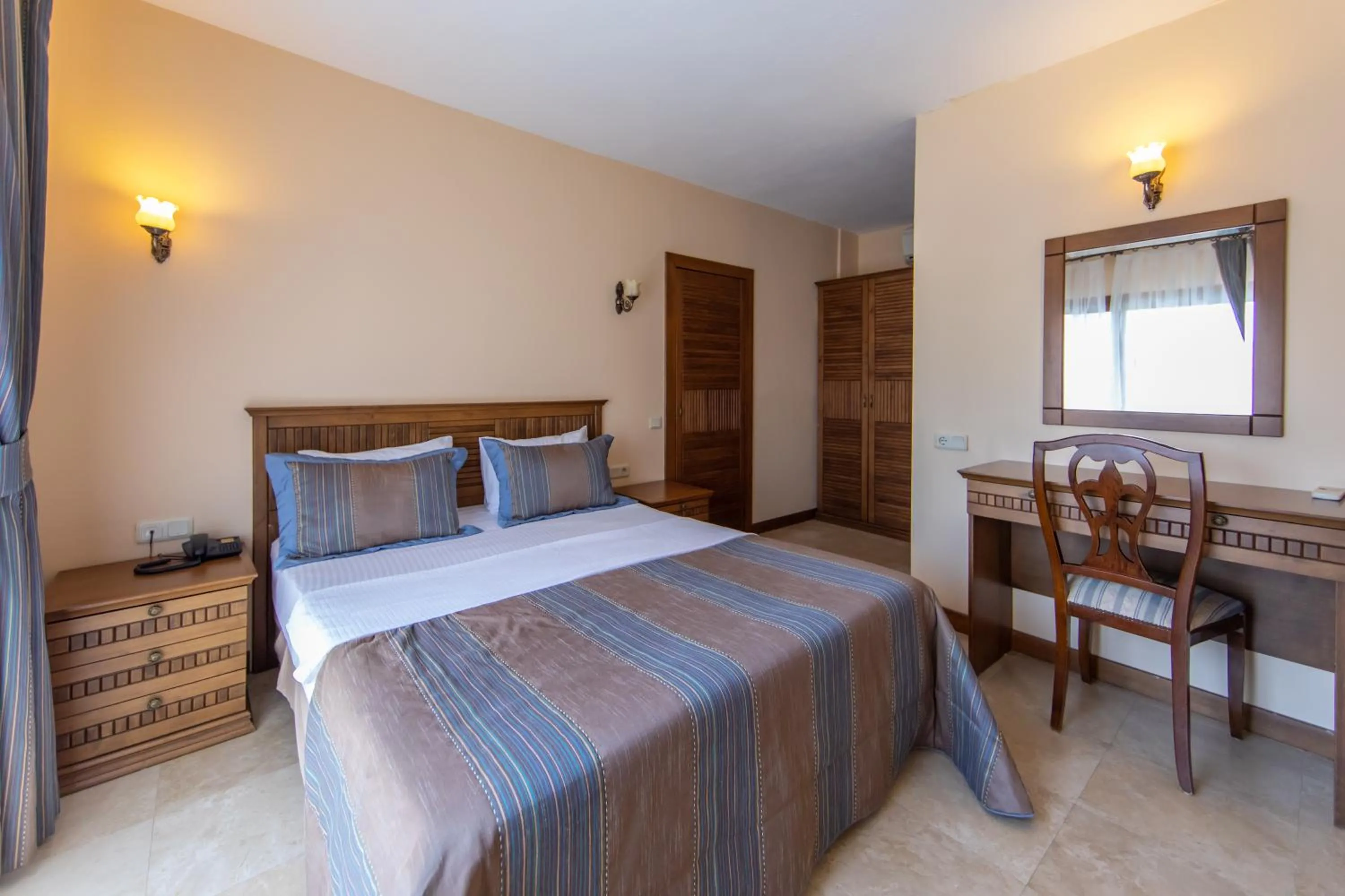 Bedroom, Bed in Ipek Garden Palace Residence