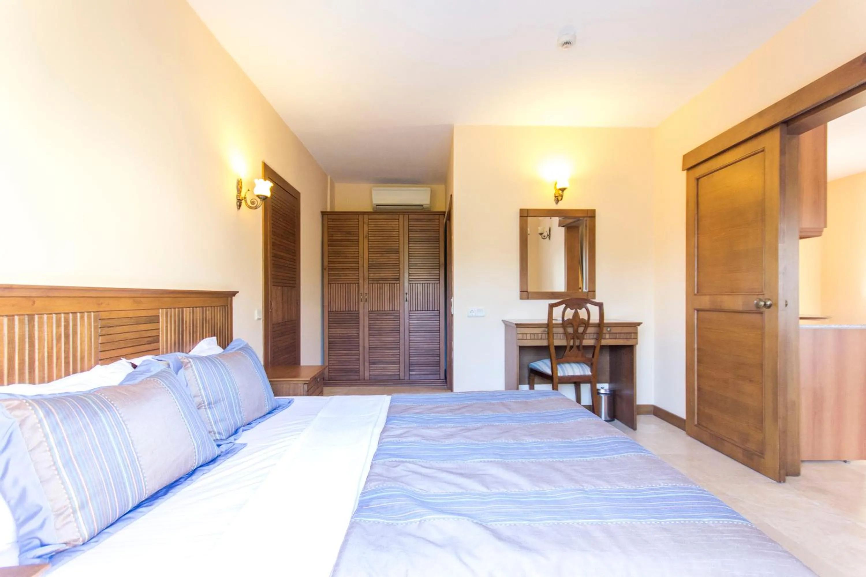 Bedroom, Bed in Ipek Garden Palace Residence