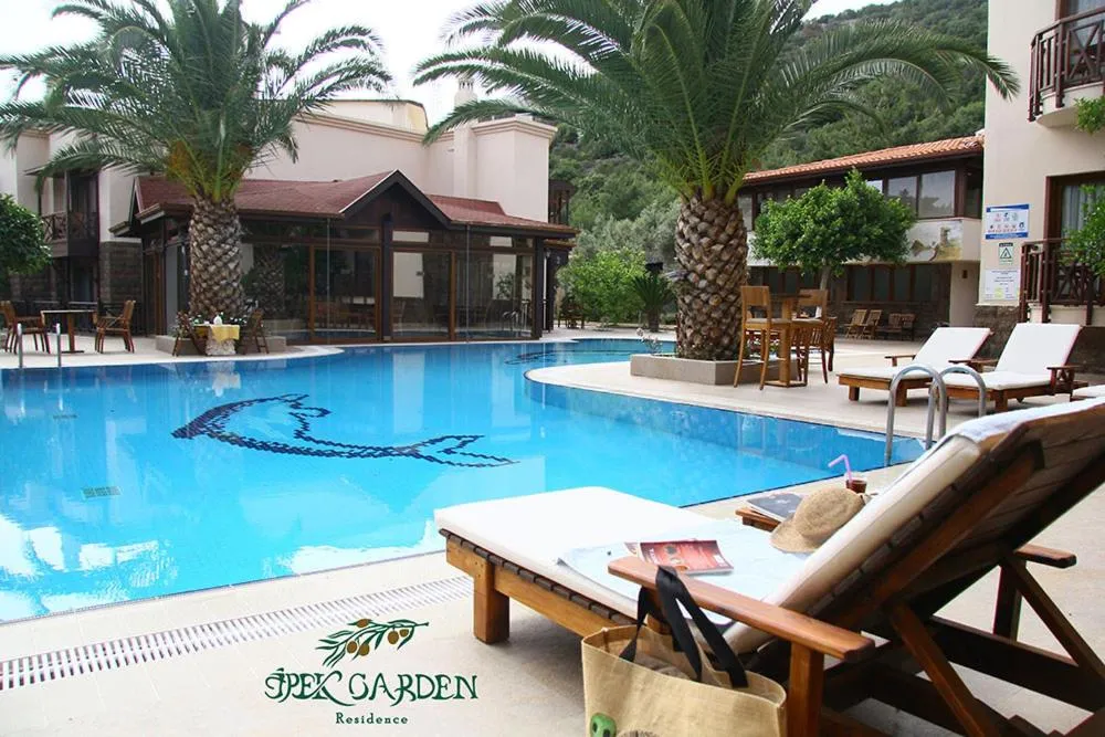 Swimming pool in Ipek Garden Palace Residence