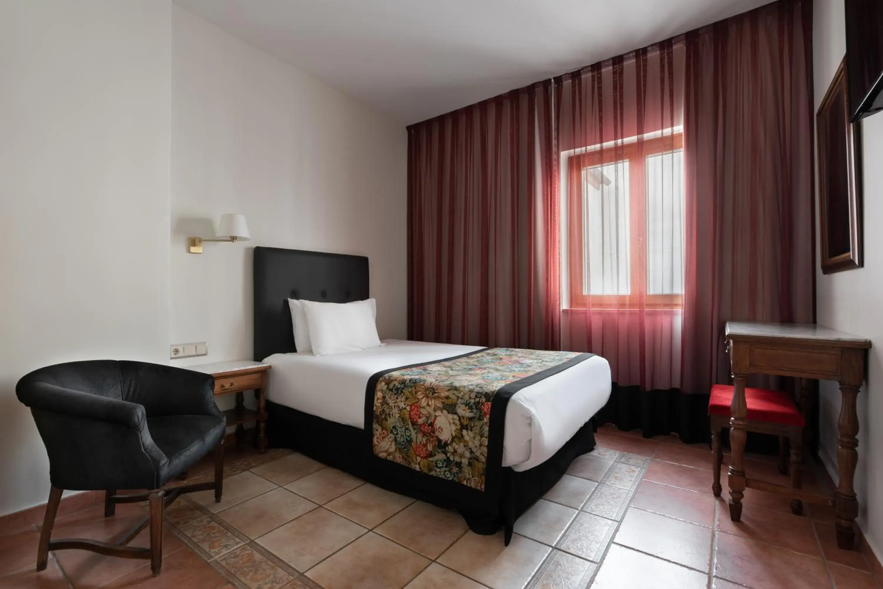 Bed in Exe Alfonso VIII Bed in Exe Alfonso VIII