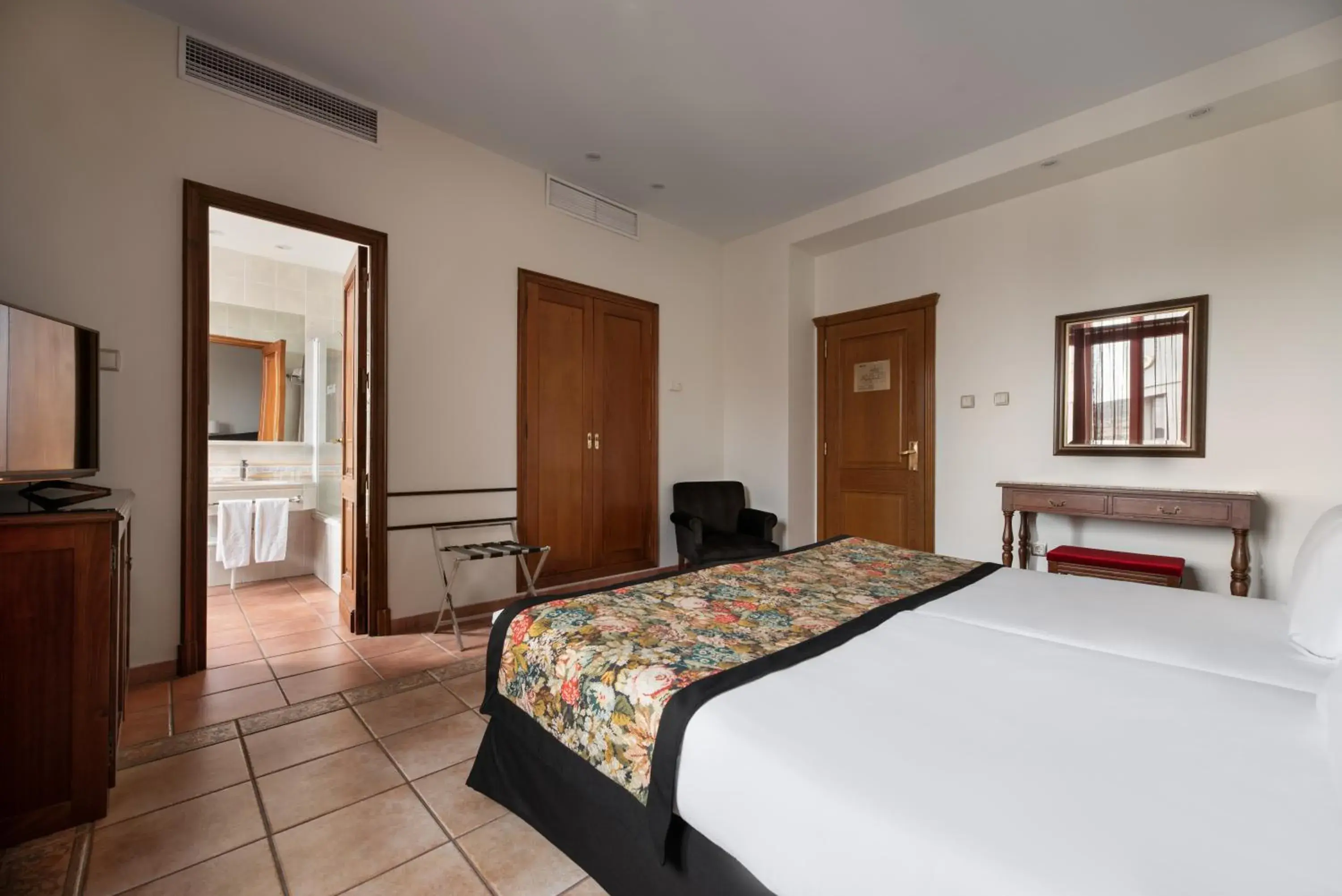 Bed in Exe Alfonso VIII Bed in Exe Alfonso VIII