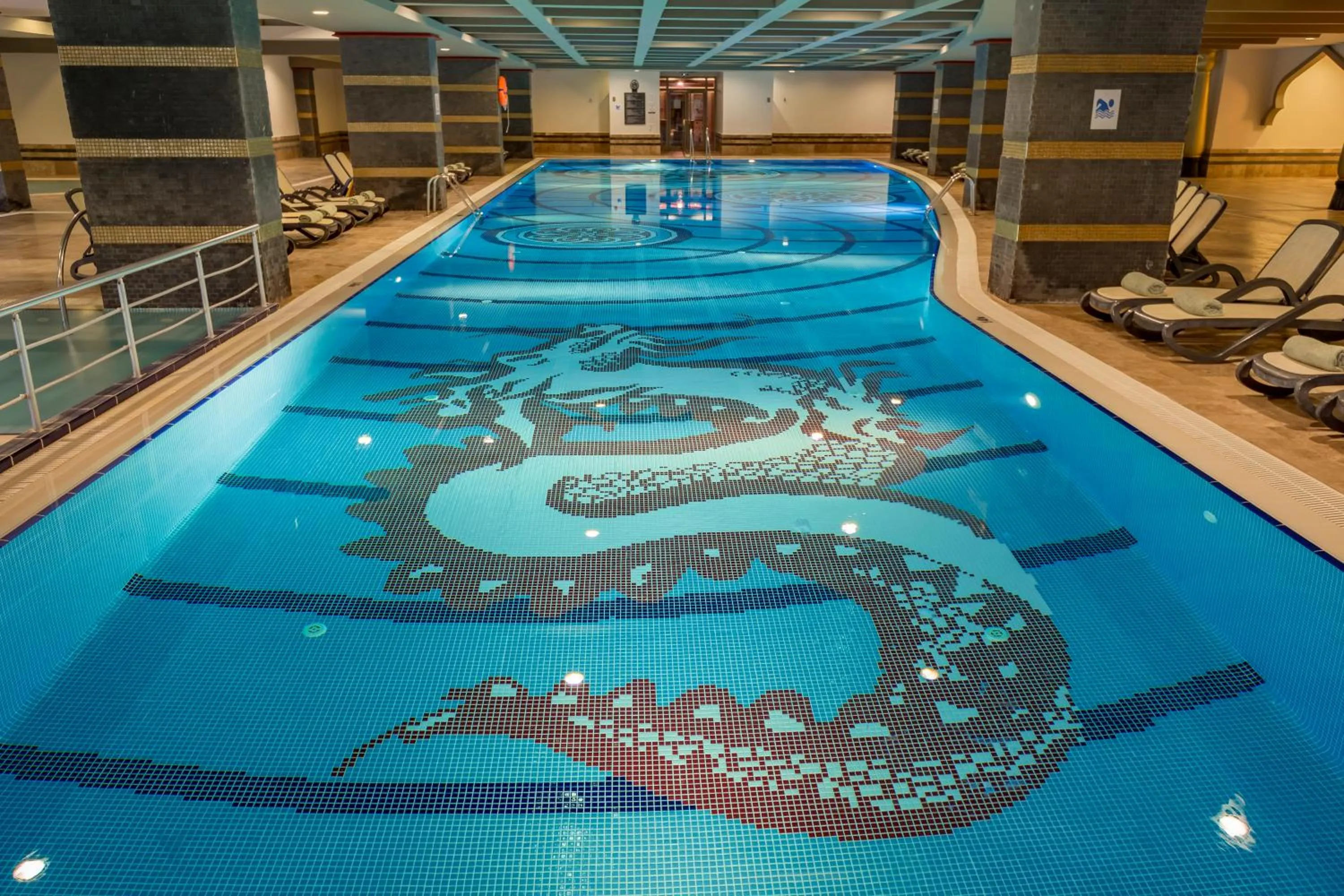 Swimming pool in Royal Dragon Hotel