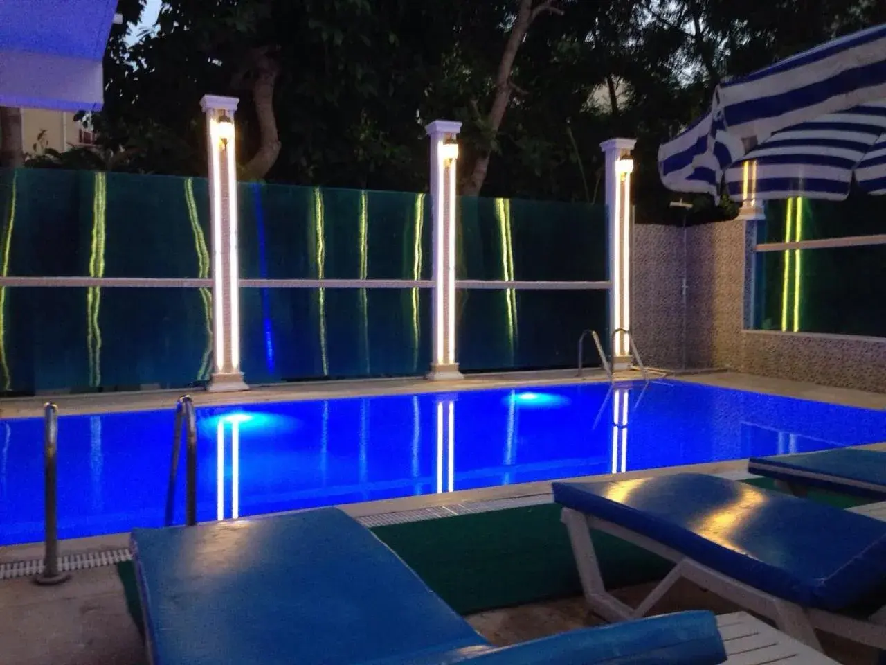 Pool view, Swimming Pool in Behram Hotel