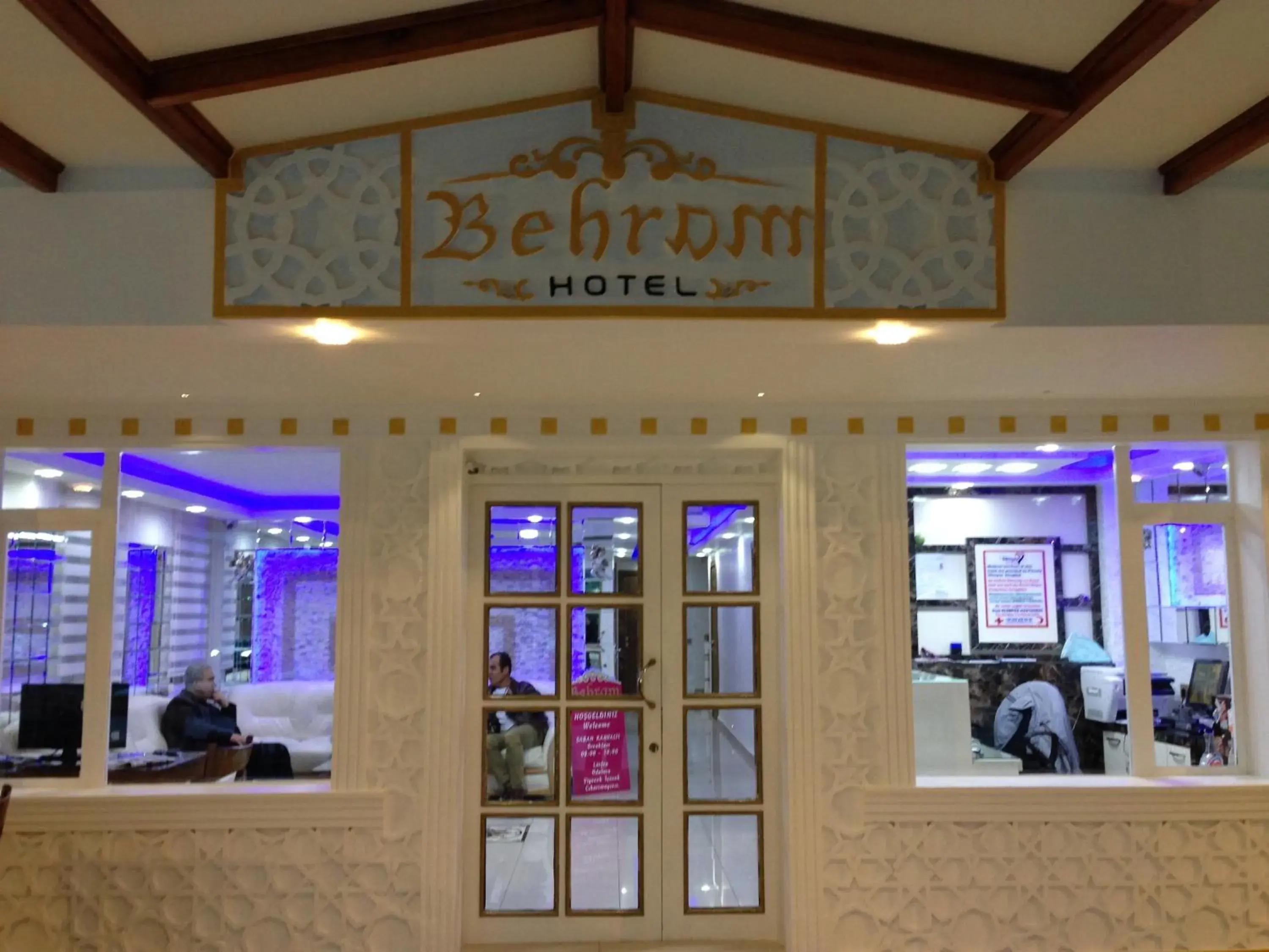 Facade/entrance in Behram Hotel