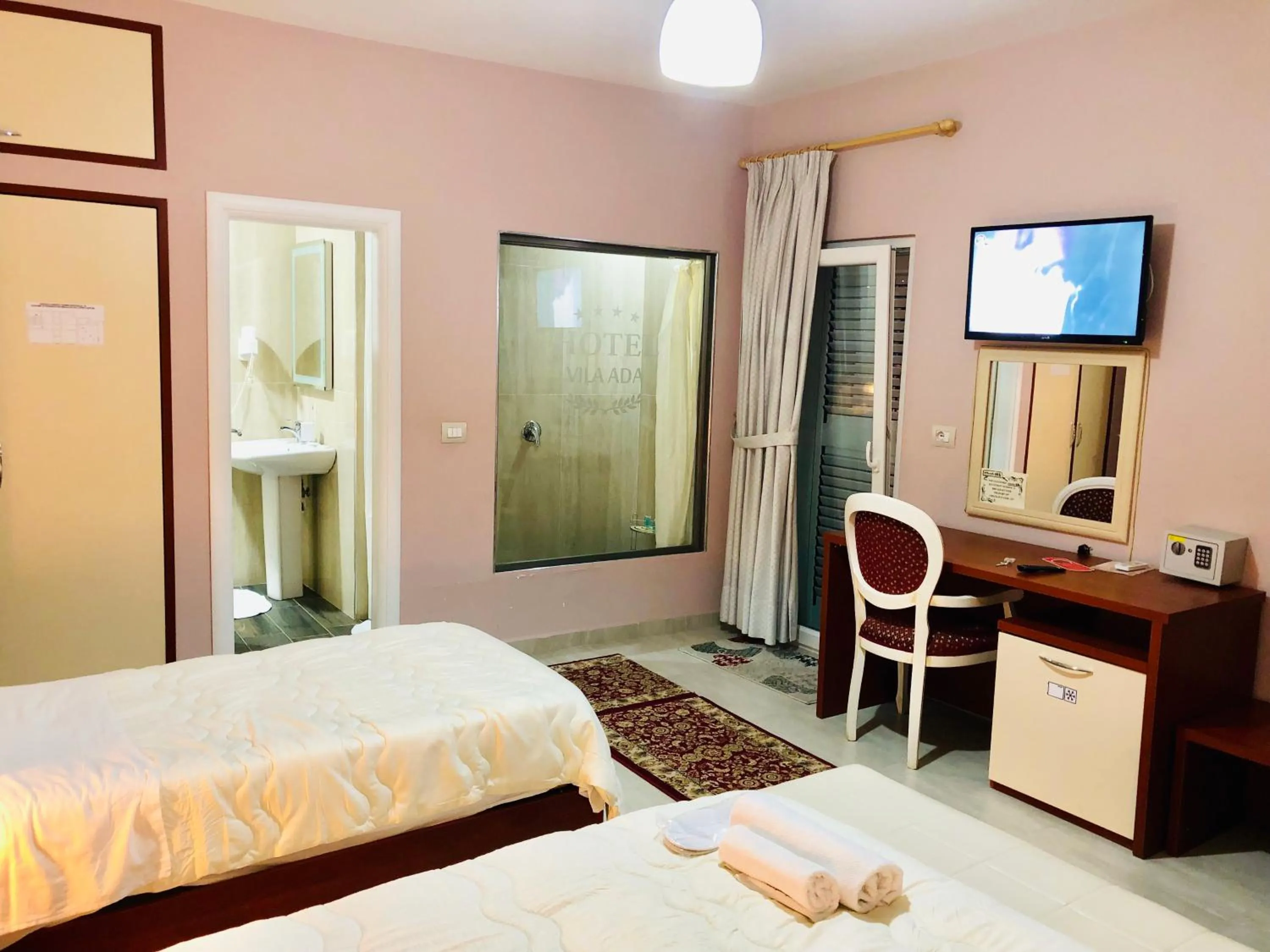 Deluxe King Suite in Vila Ada Hotel