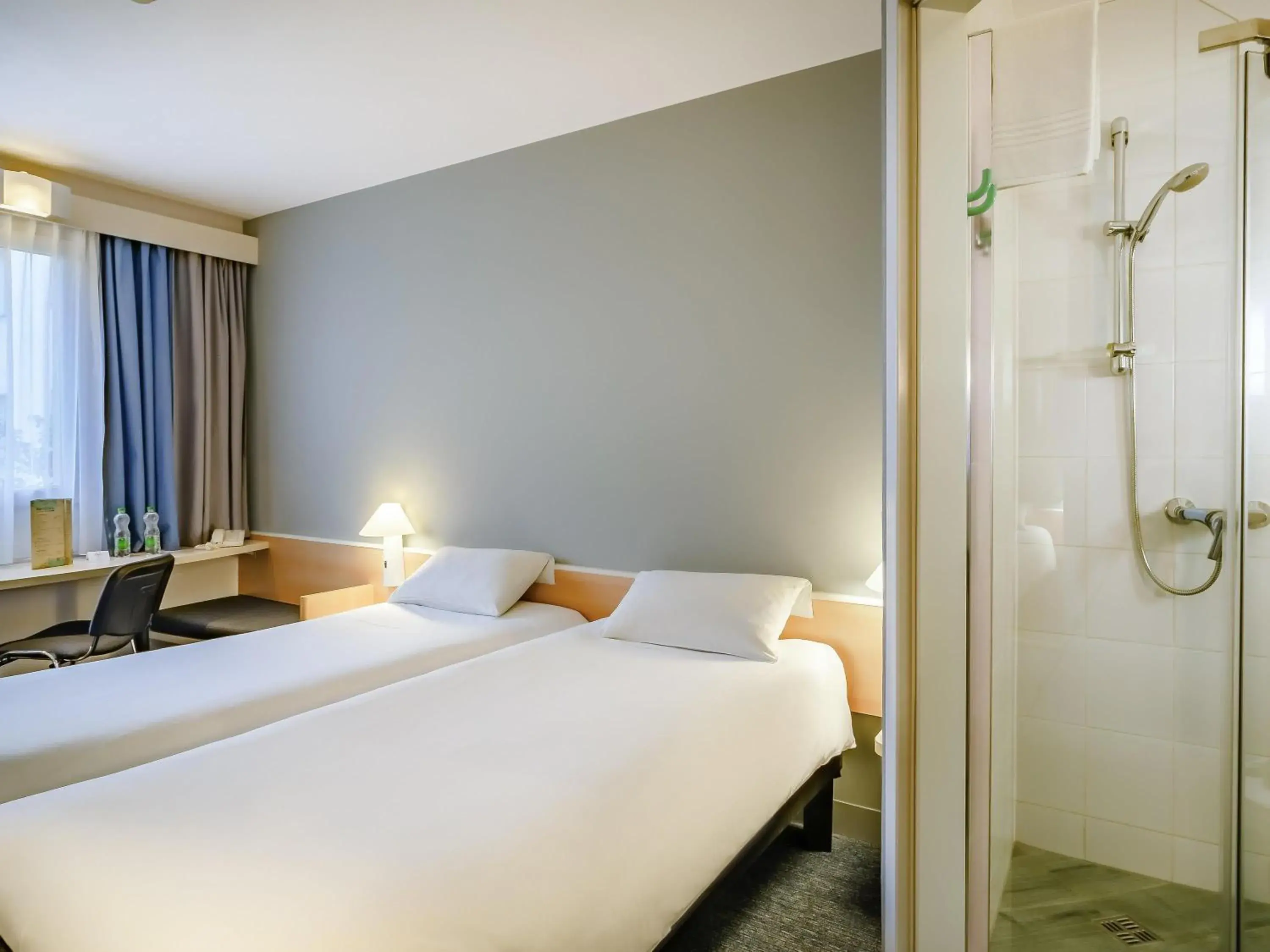 Bedroom, Bed in Ibis Częstochowa Bedroom, Bed in Ibis Częstochowa