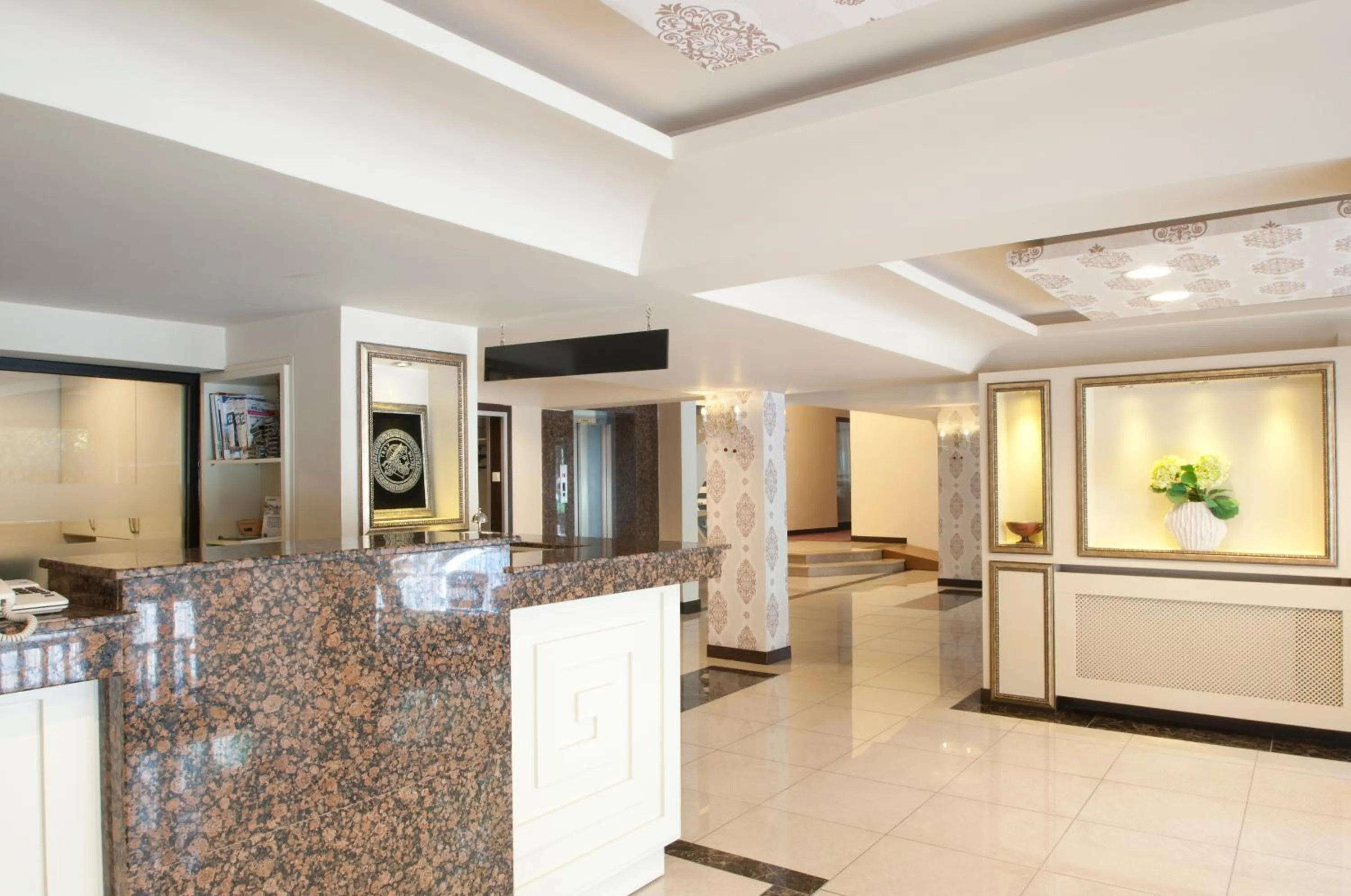 Lobby or reception in Buyuk Truva Hotel