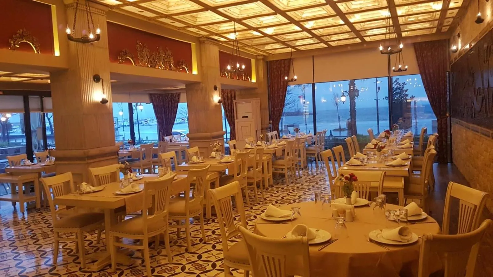 Restaurant/places to eat in Buyuk Truva Hotel