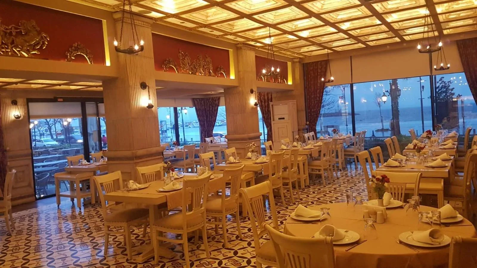 Restaurant/places to eat in Buyuk Truva Hotel