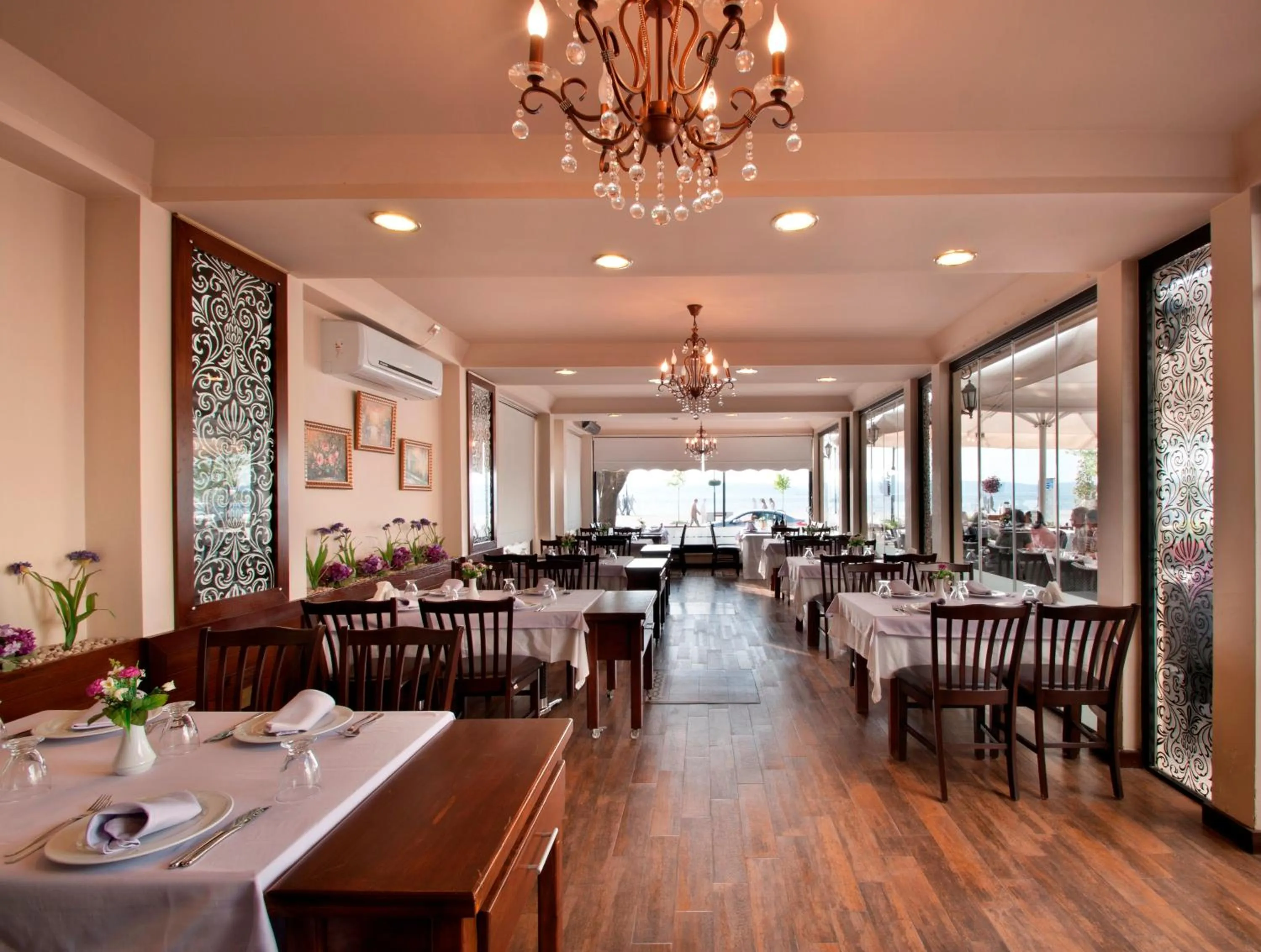 Restaurant/places to eat in Buyuk Truva Hotel