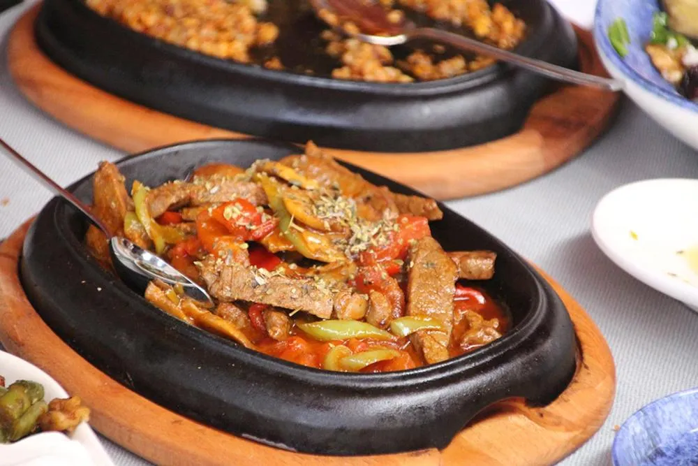 Restaurant/places to eat in Buyuk Truva Hotel