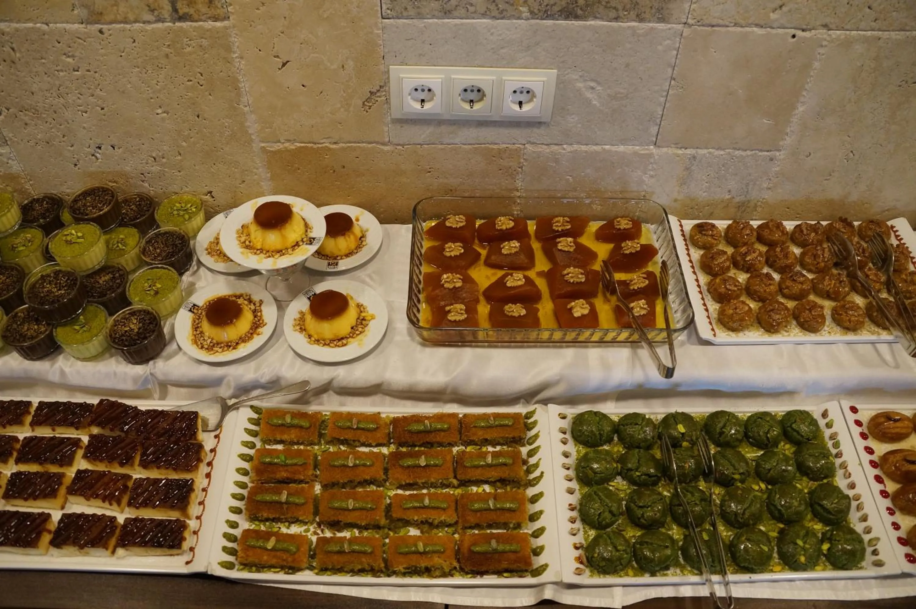 Restaurant/places to eat in Buyuk Truva Hotel