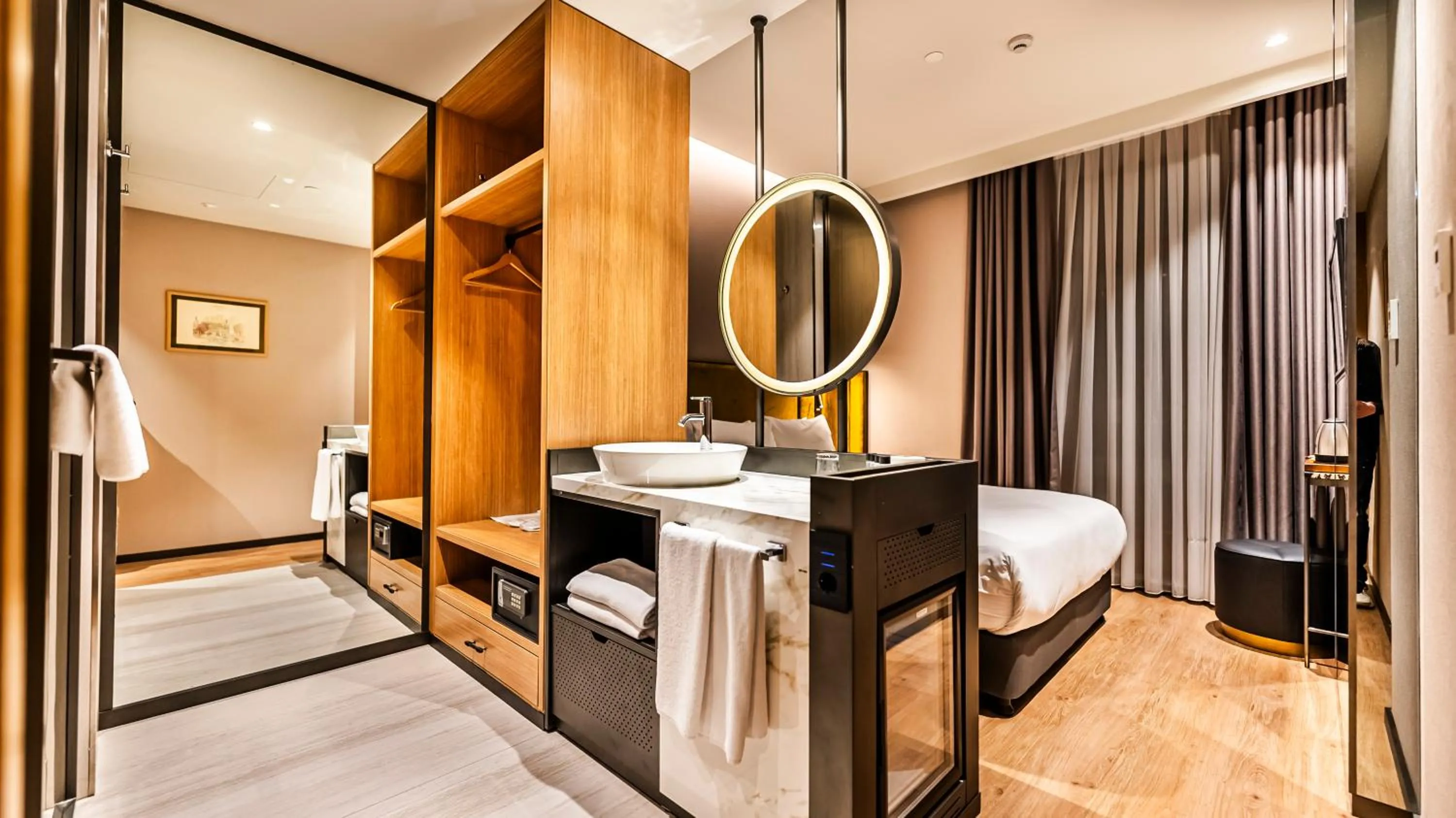 Bedroom, Bed in Lamartine Hotel