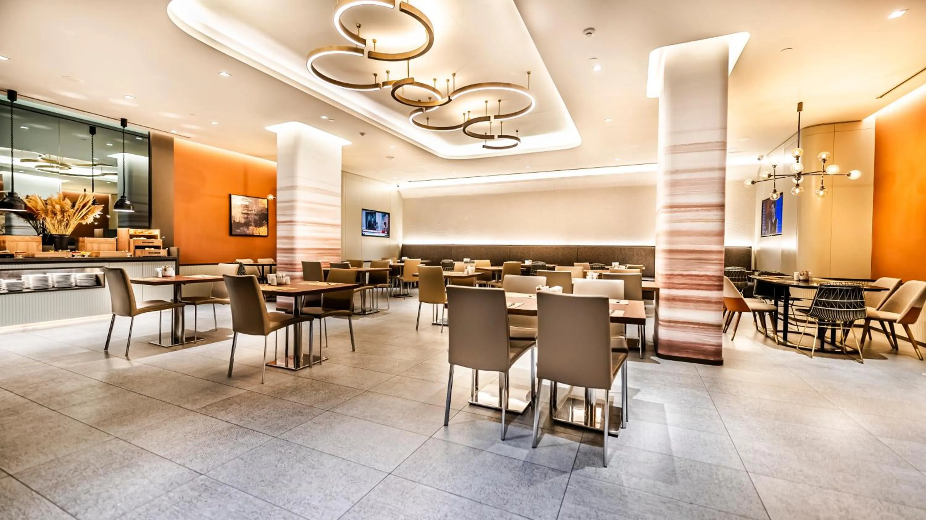 Restaurant/places to eat in Lamartine Hotel