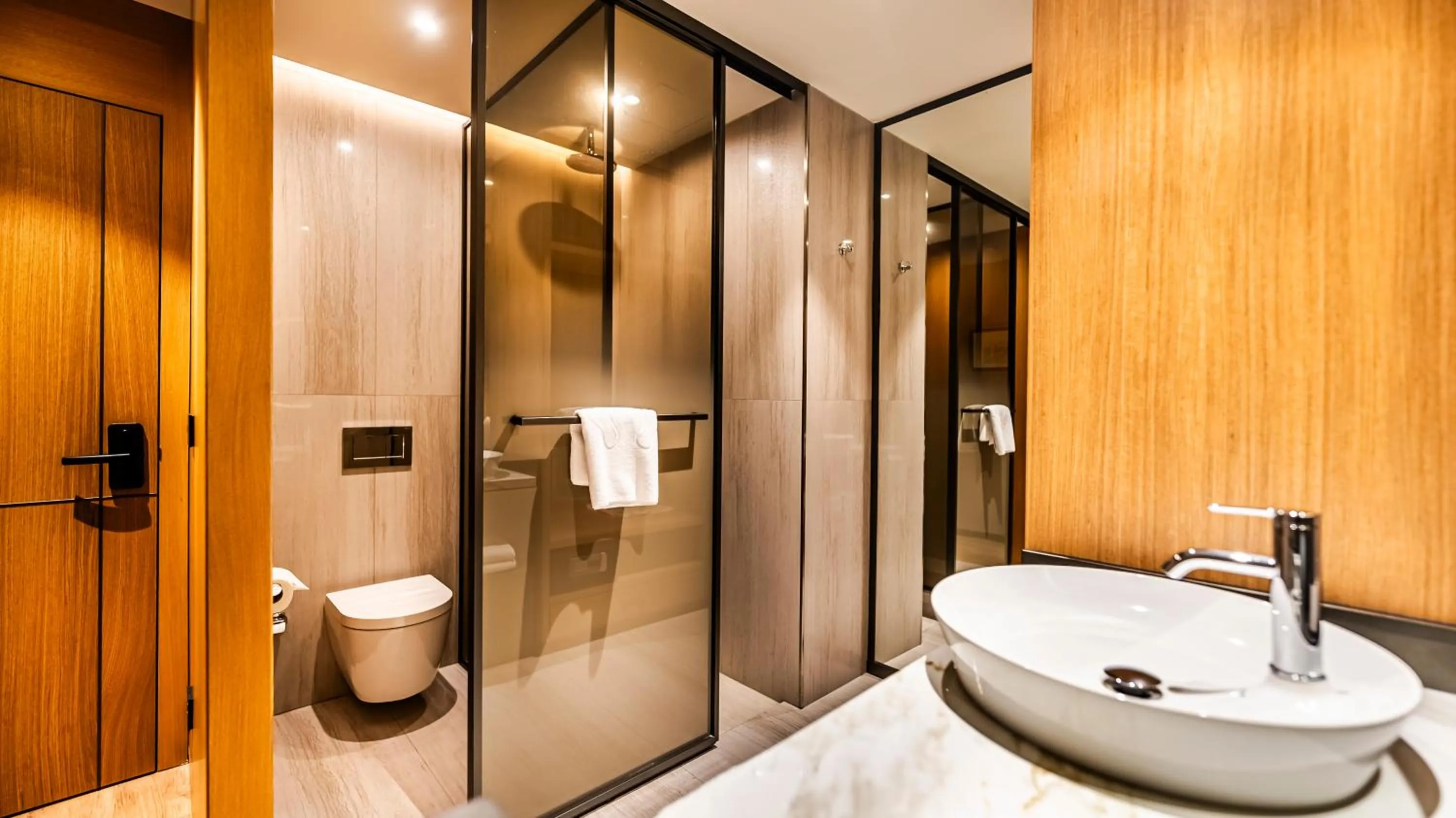 Bathroom in Lamartine Hotel