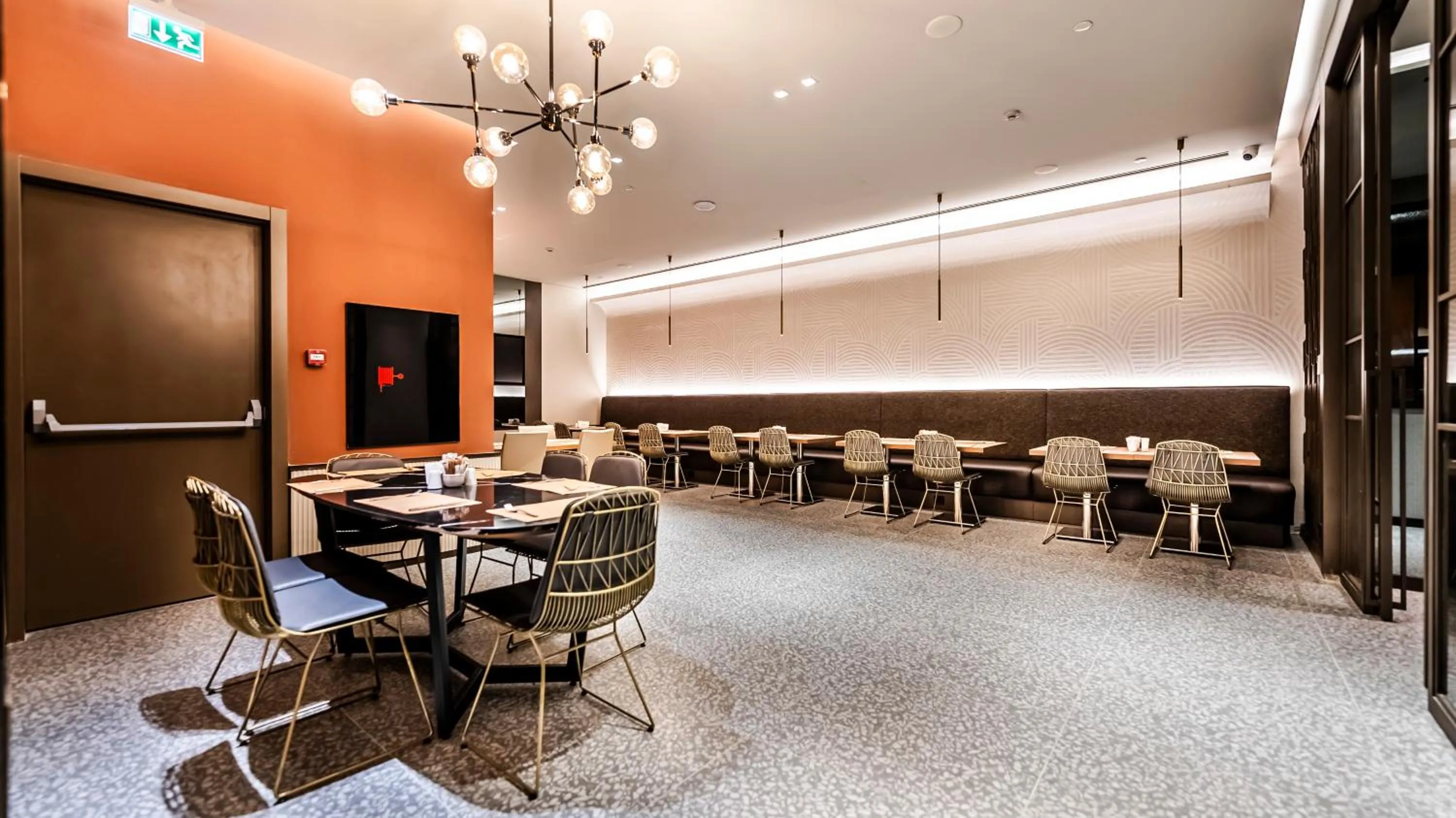 Restaurant/places to eat in Lamartine Hotel