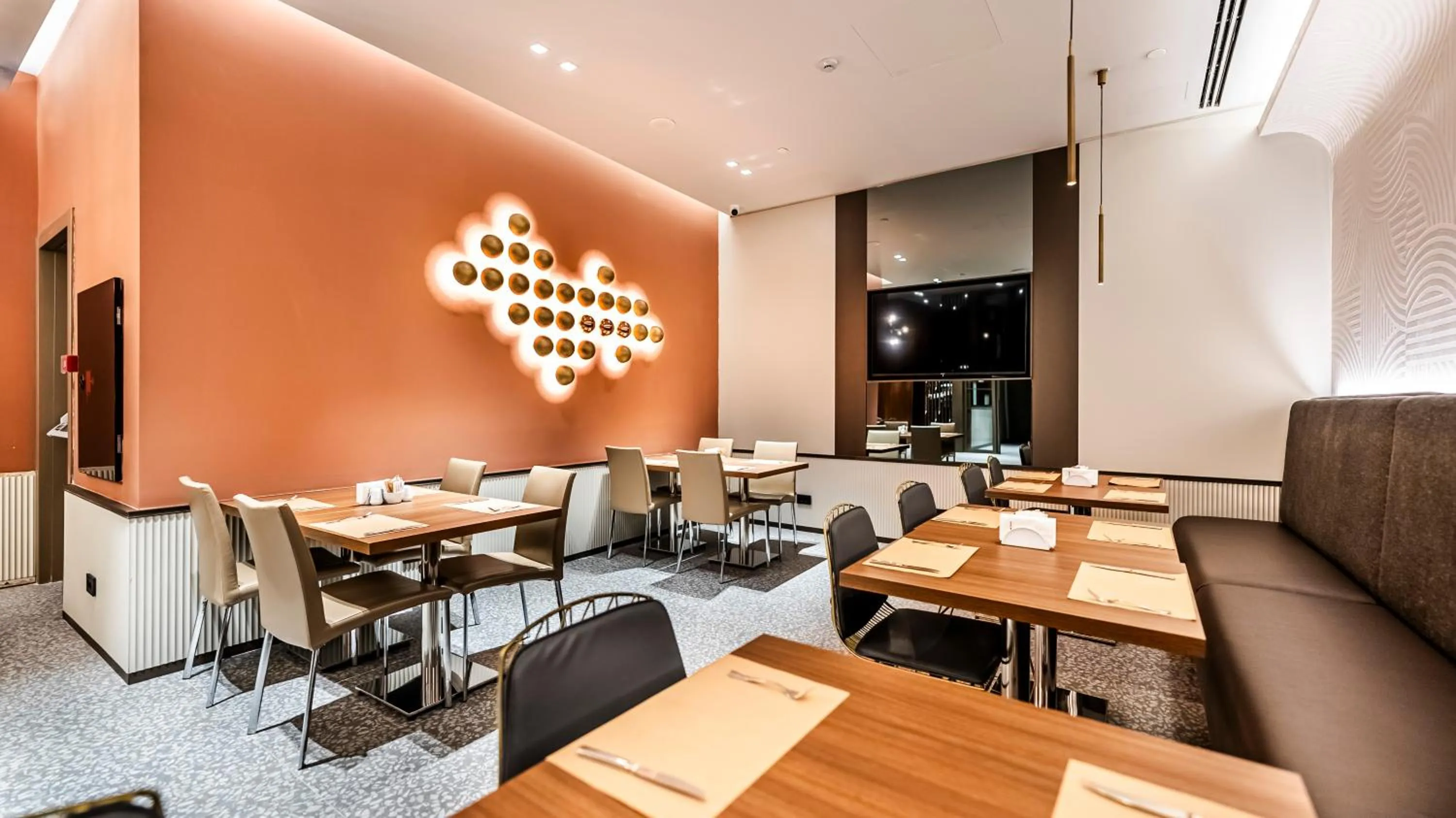 Restaurant/places to eat in Lamartine Hotel