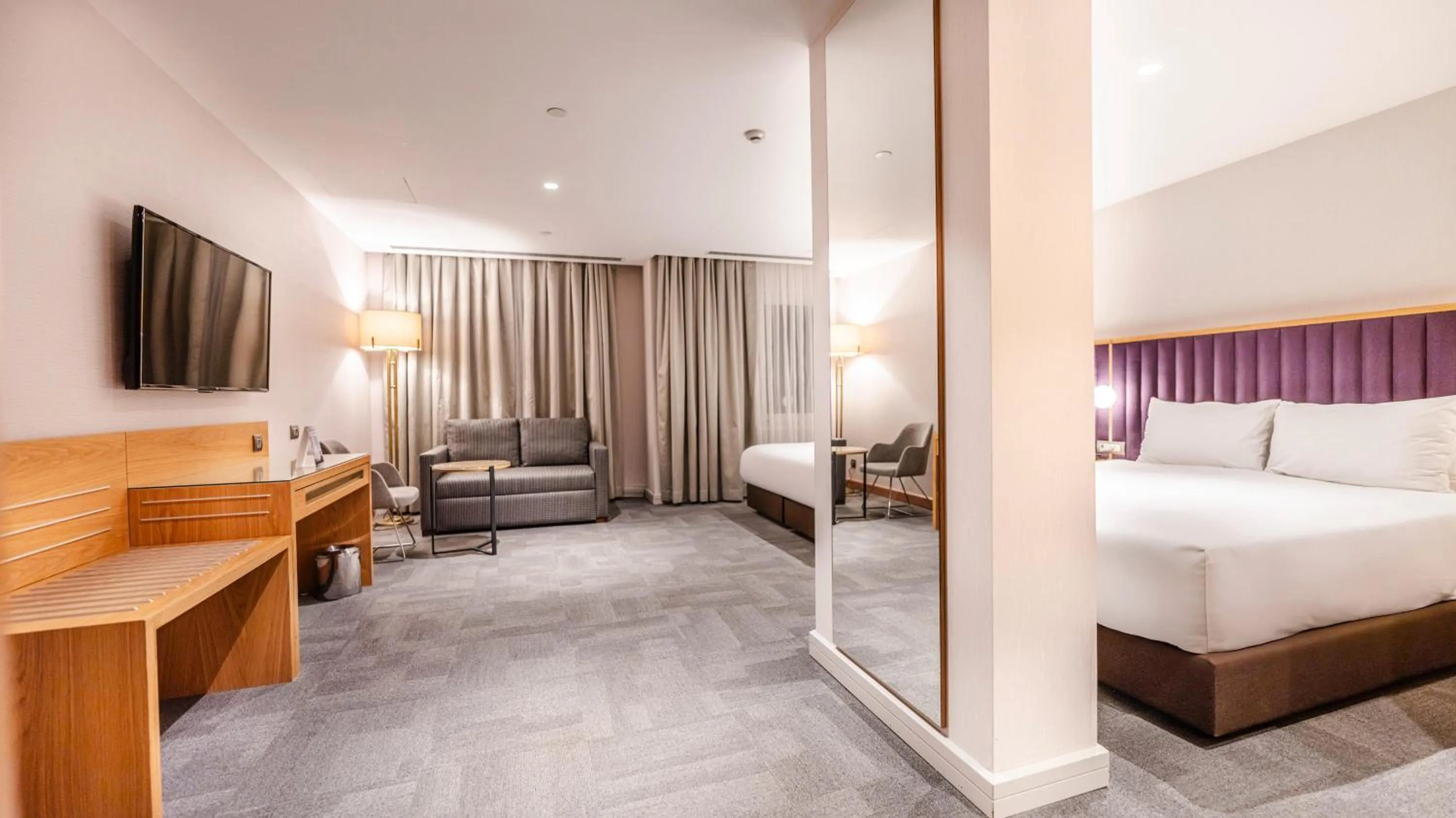 Photo of the whole room, Bed in Lamartine Hotel