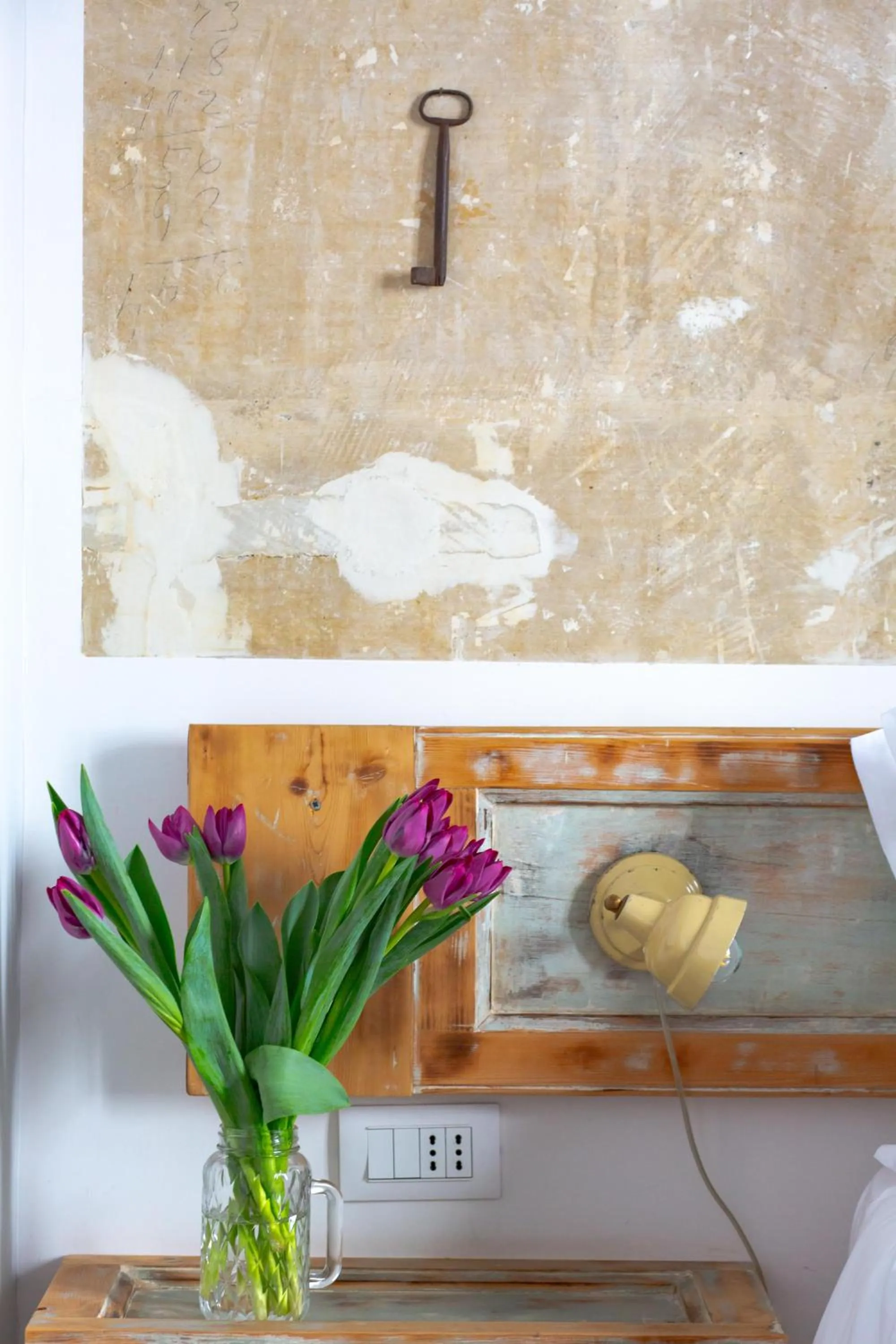 Decorative detail in Napoli Bonita b&b