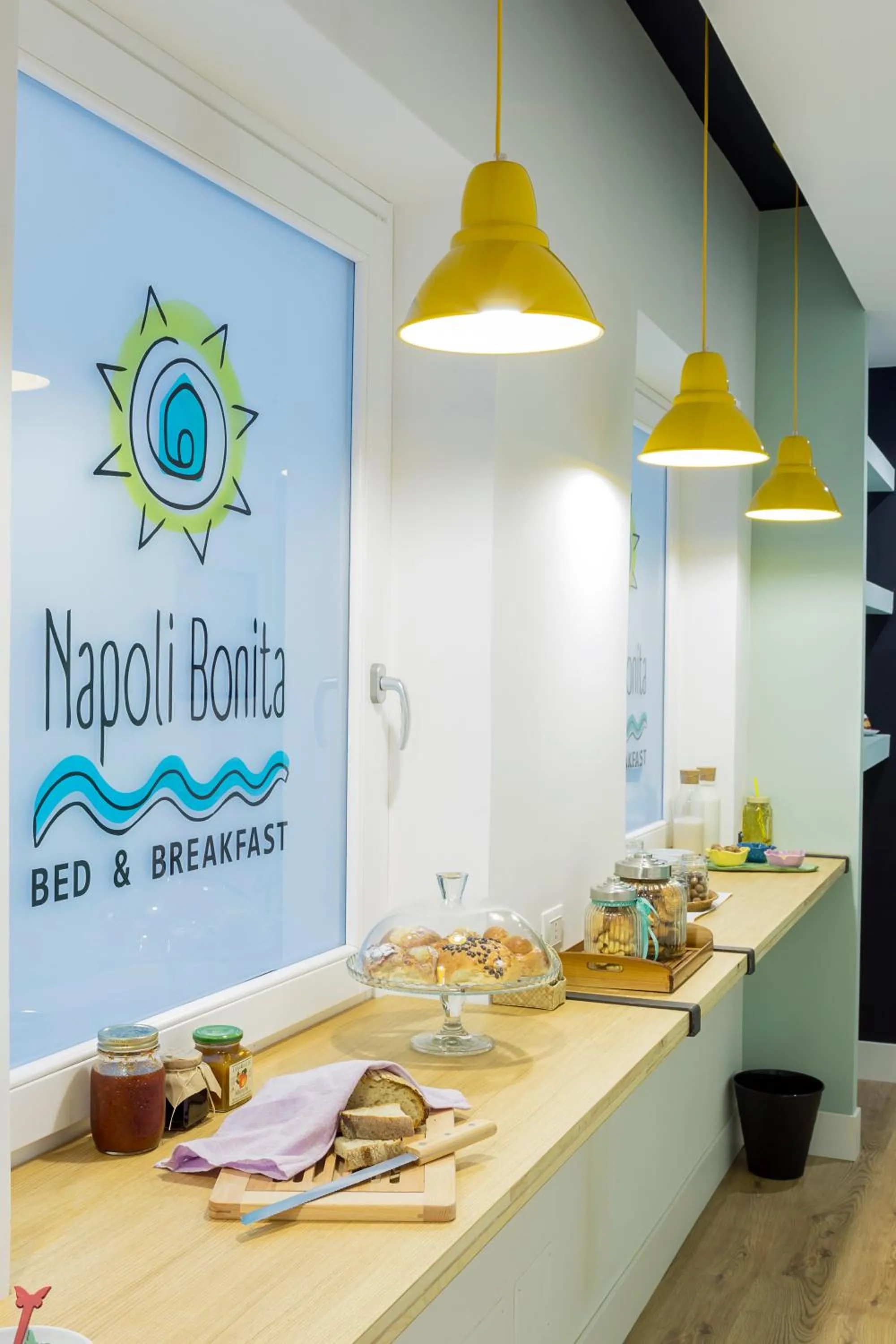 Food and drinks in Napoli Bonita b&b