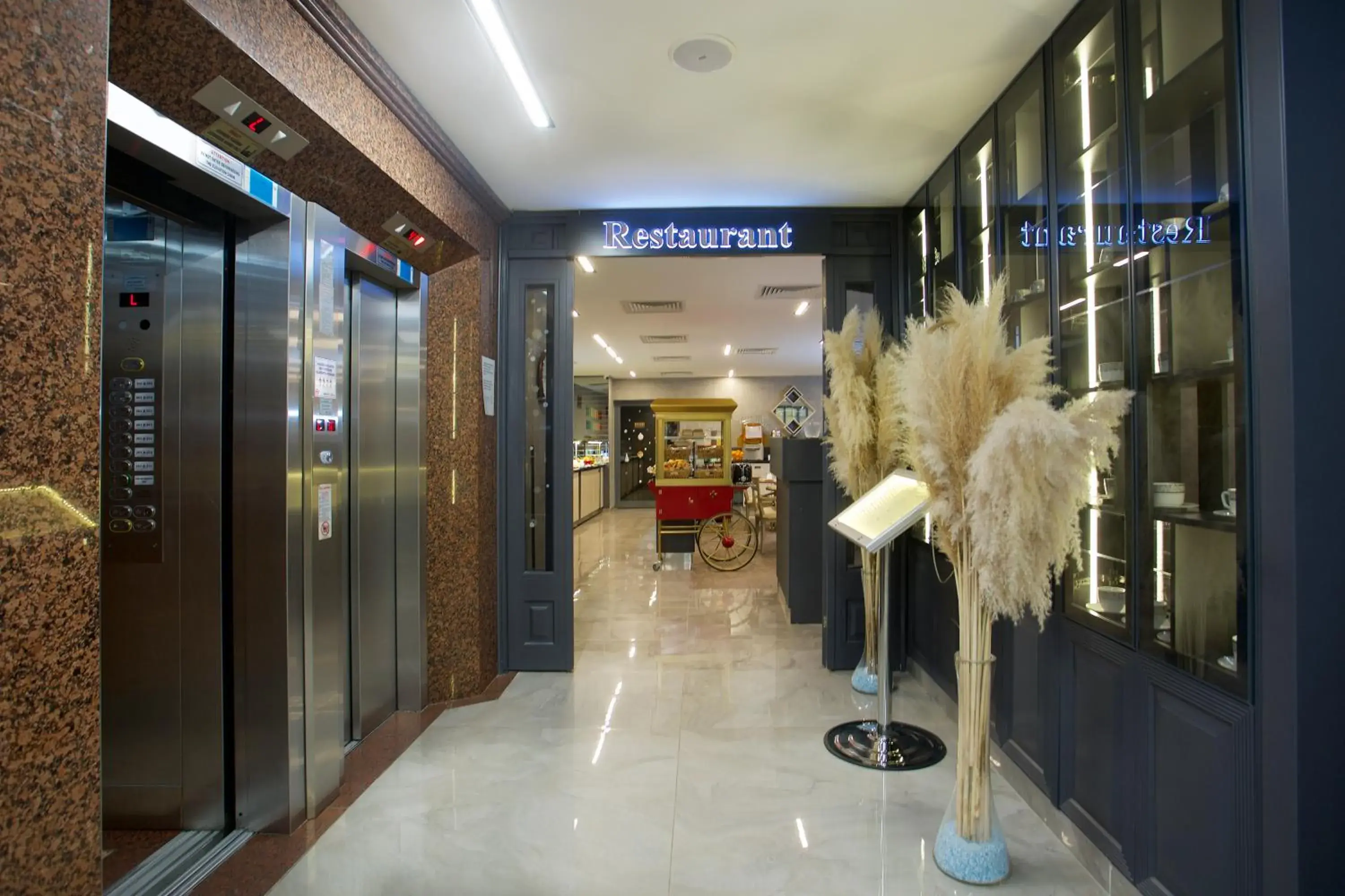 Restaurant/places to eat in Hotel Bulvar Palas Restaurant/places to eat in Hotel Bulvar Palas