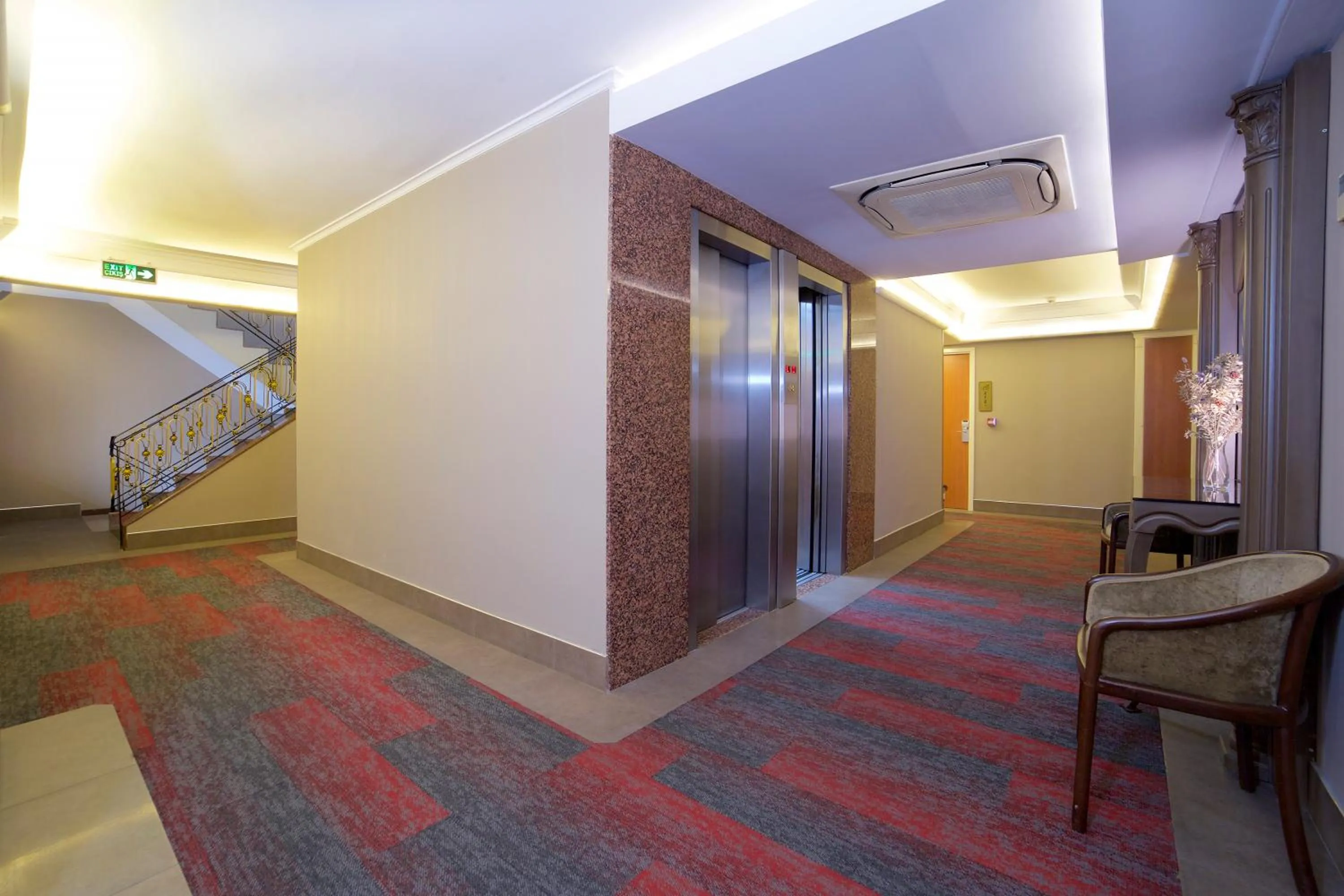 elevator in Hotel Bulvar Palas