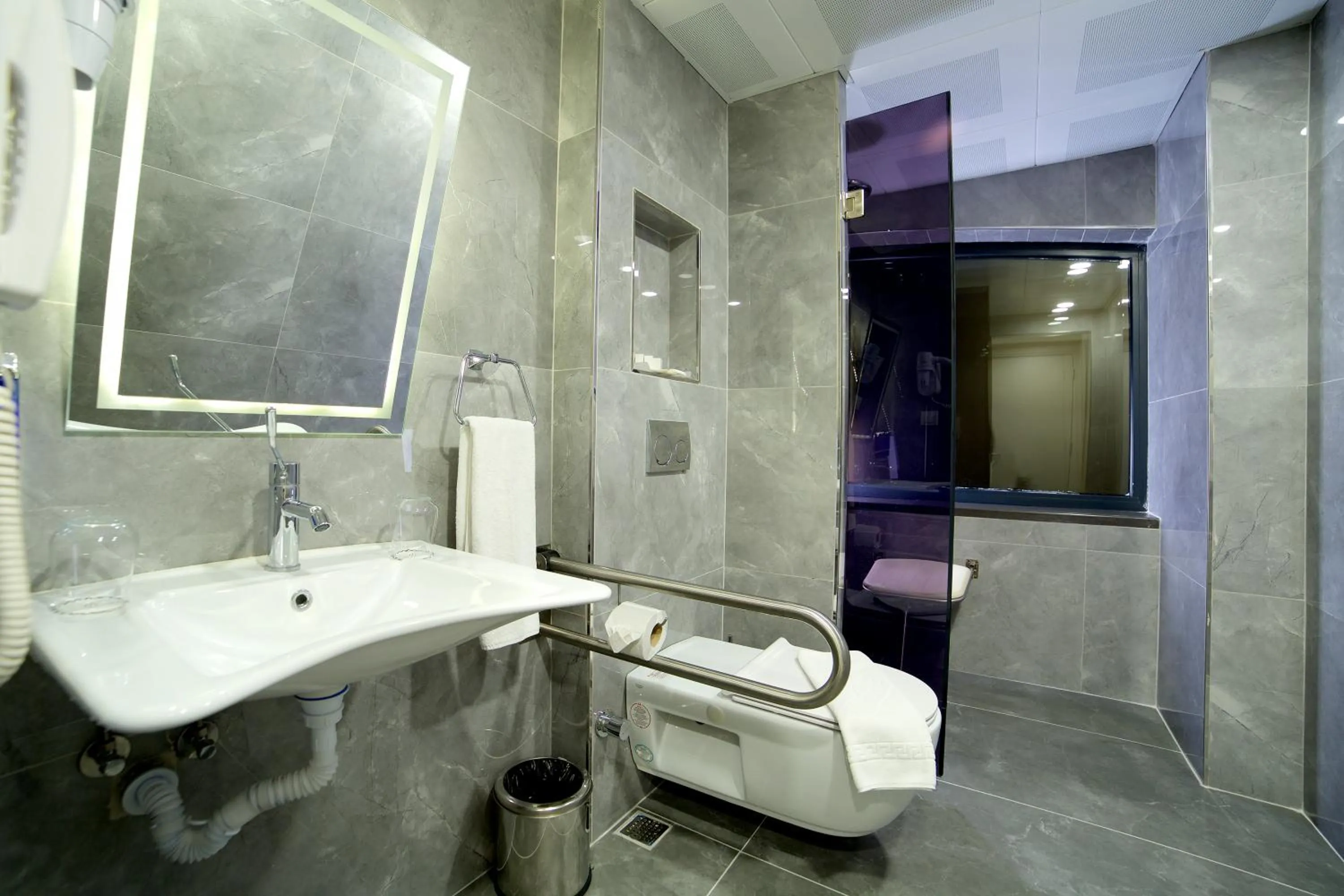 Facility for disabled guests in Hotel Bulvar Palas