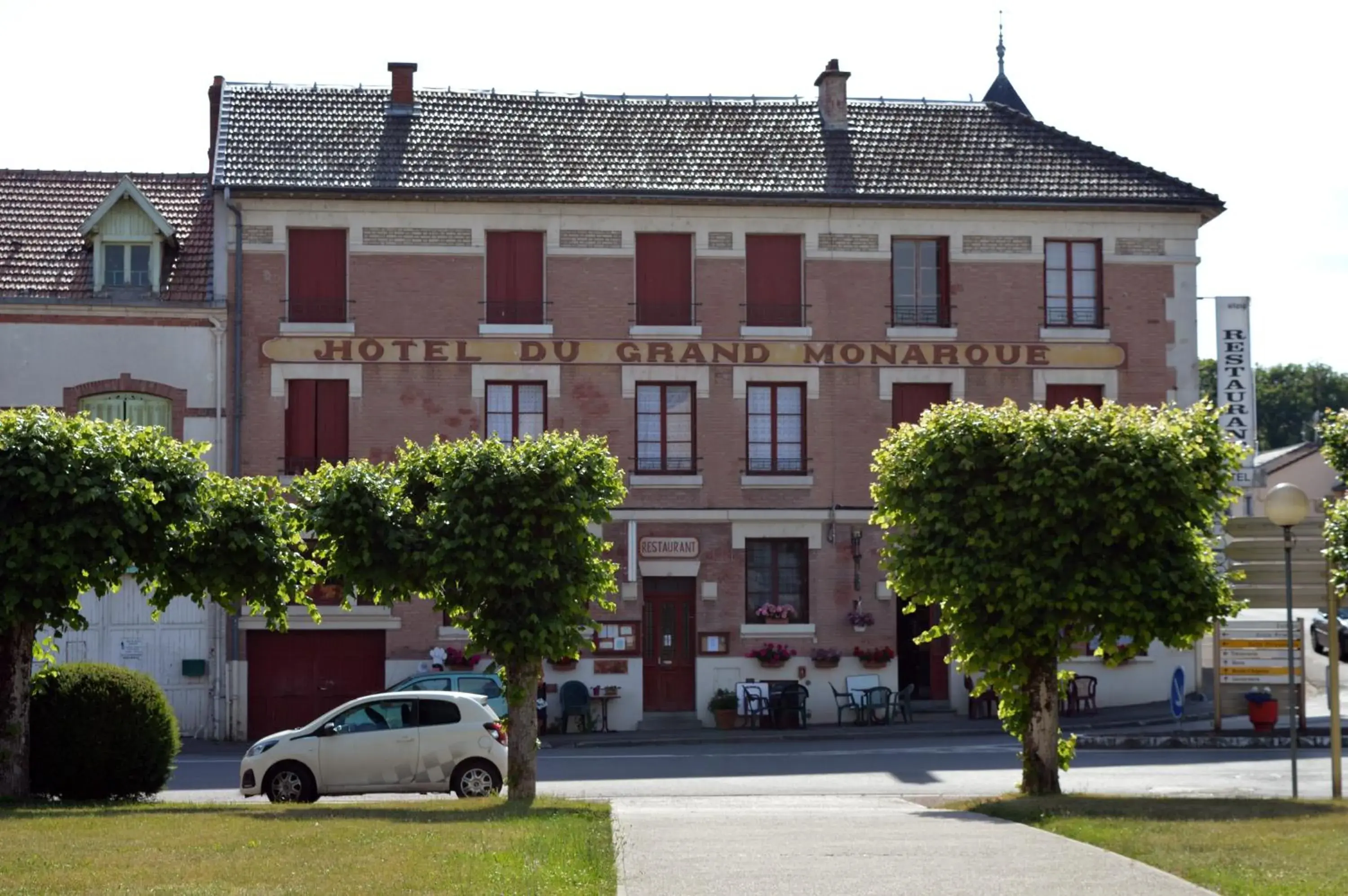 Hotel du Grand Monarque Hotel du Grand Monarque