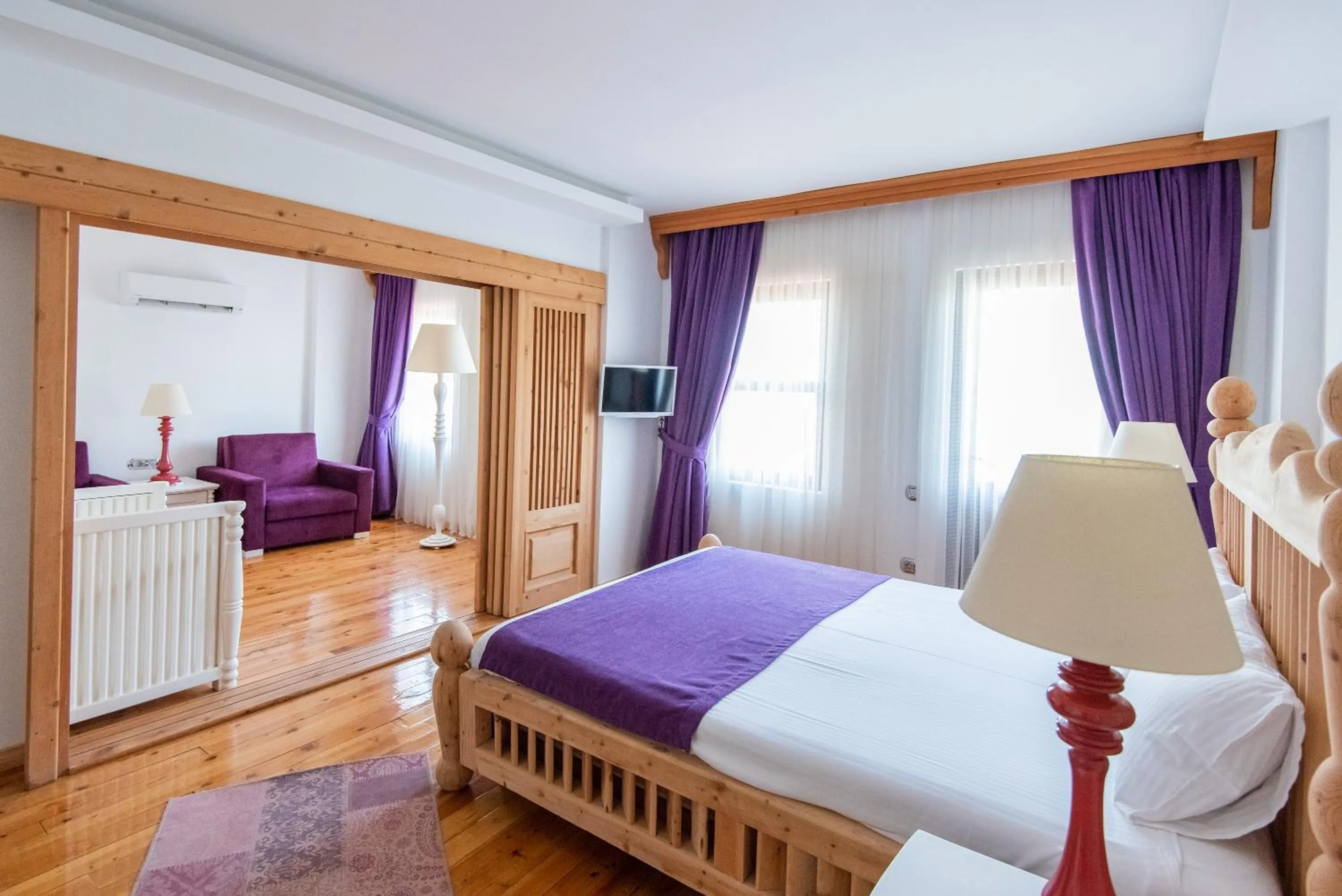 Photo of the whole room, Bed in Elixir Hotel