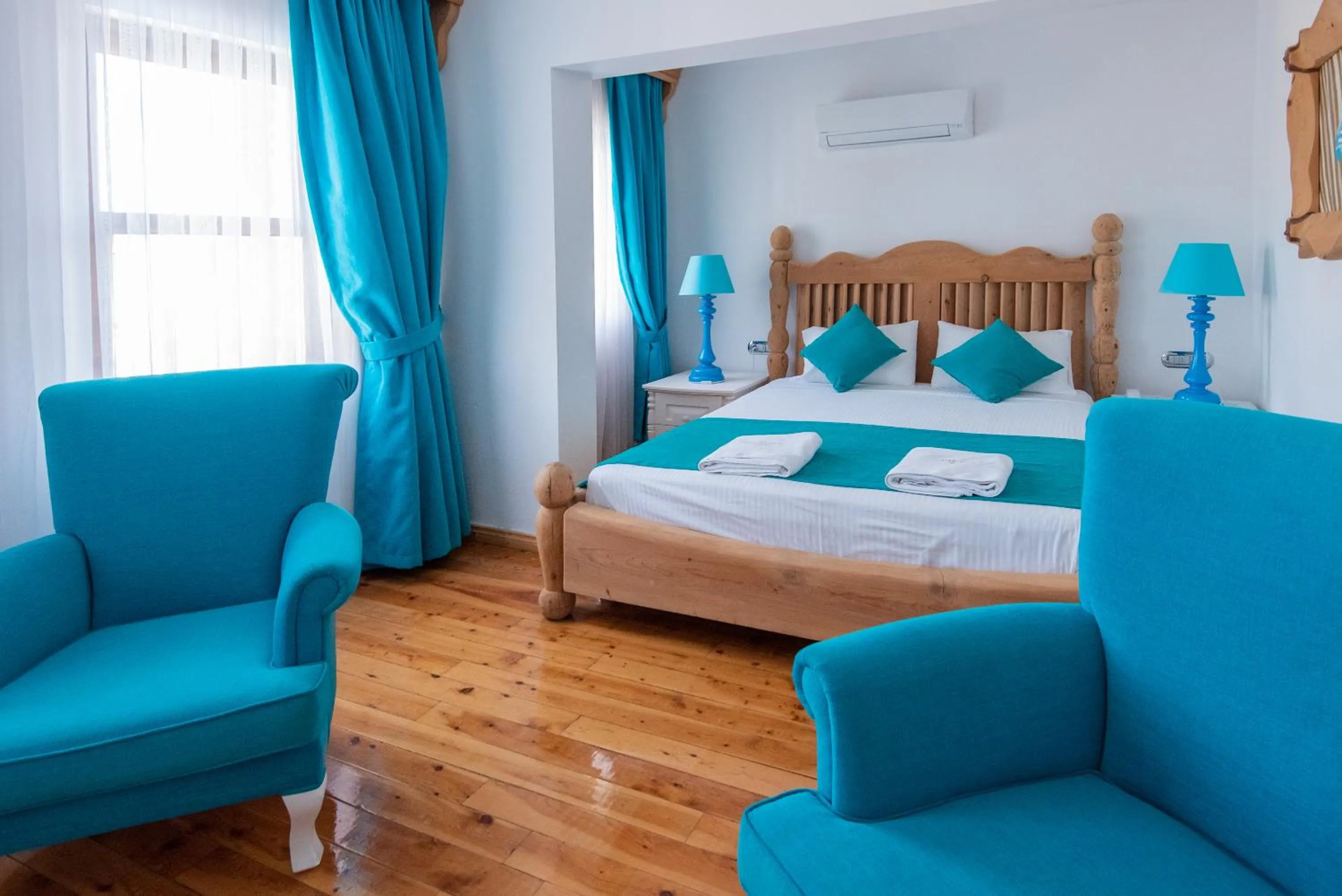 Photo of the whole room, Bed in Elixir Hotel