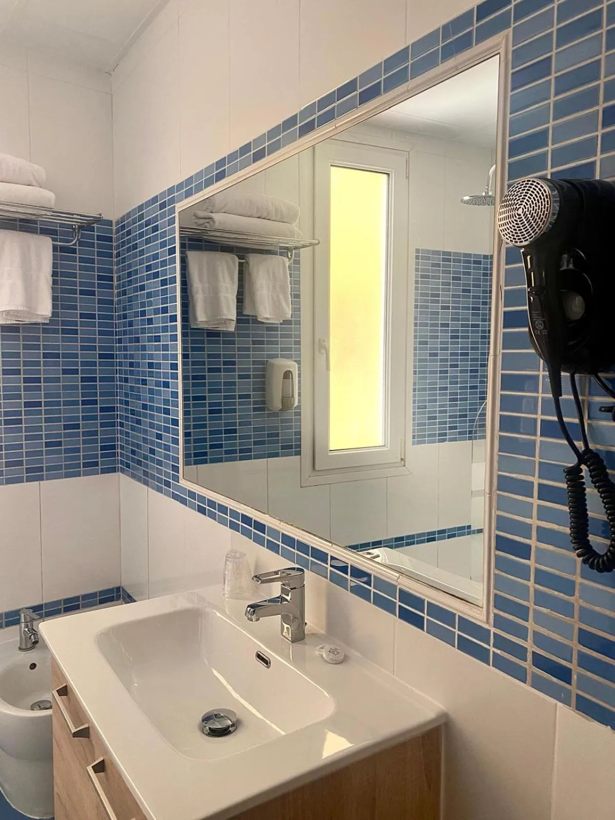 hair dryier in Hotel Paris Centro