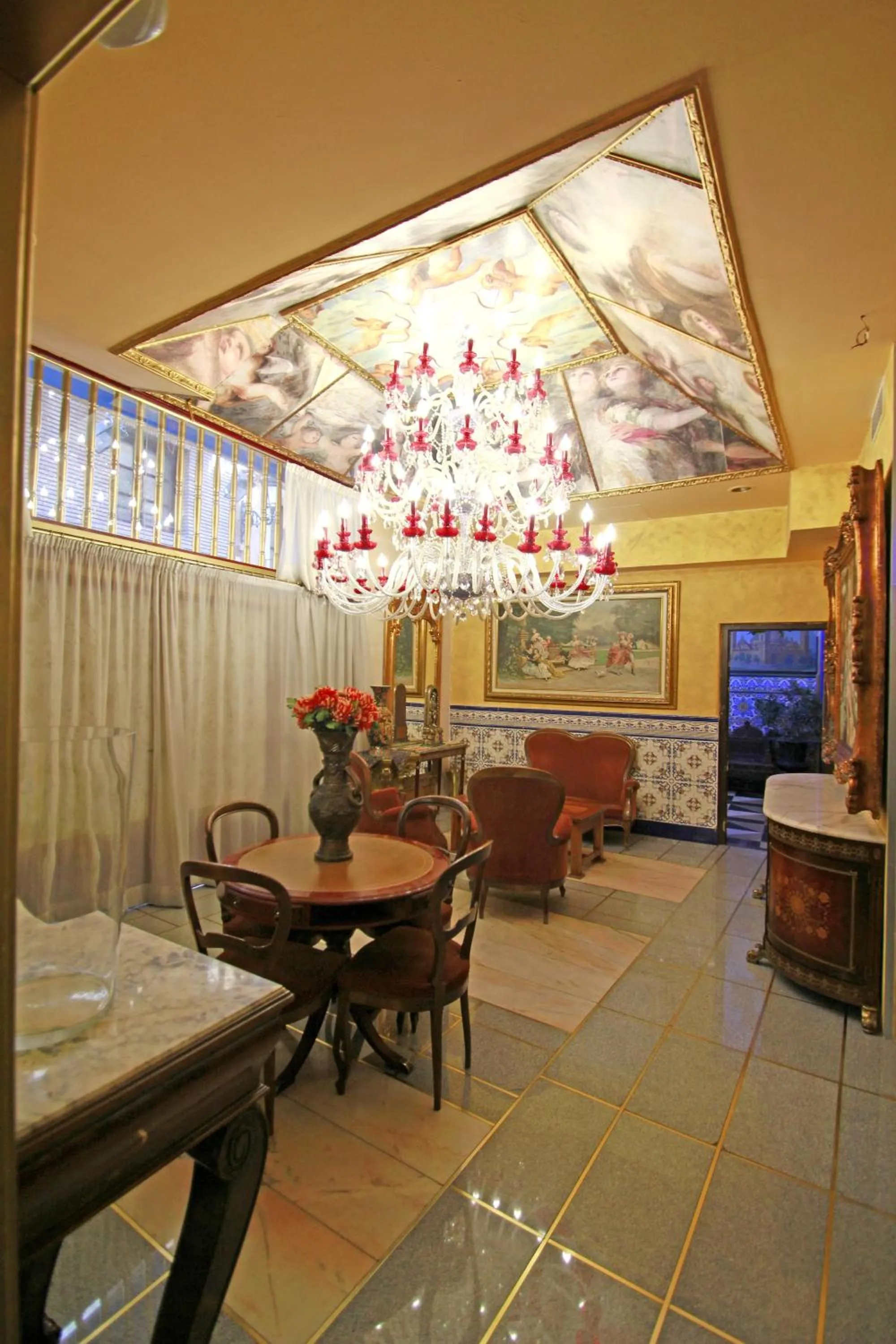 Seating area in Hotel Paris Centro