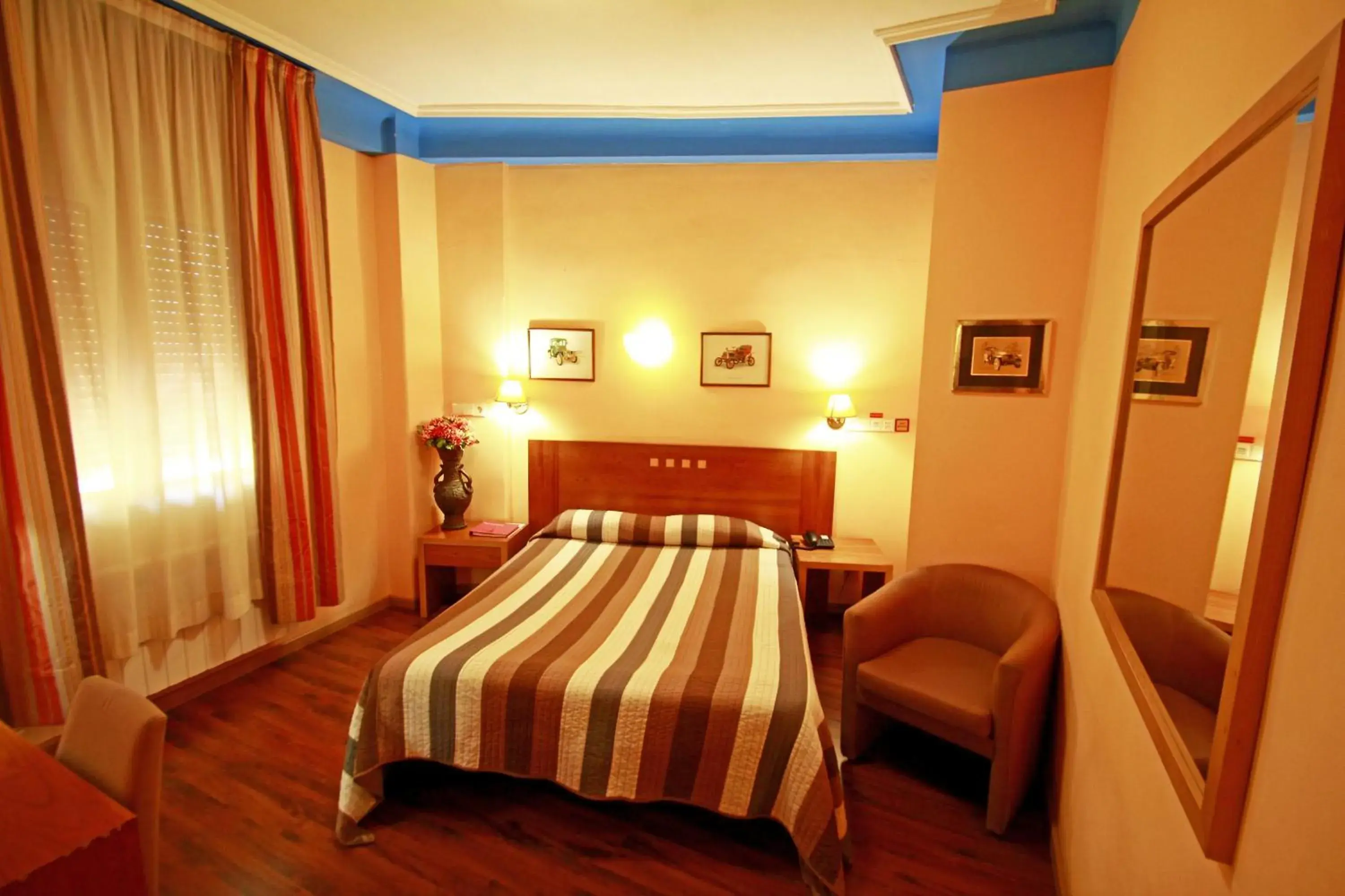 Bedroom, Bed in Hotel Paris Centro Bedroom, Bed in Hotel Paris Centro