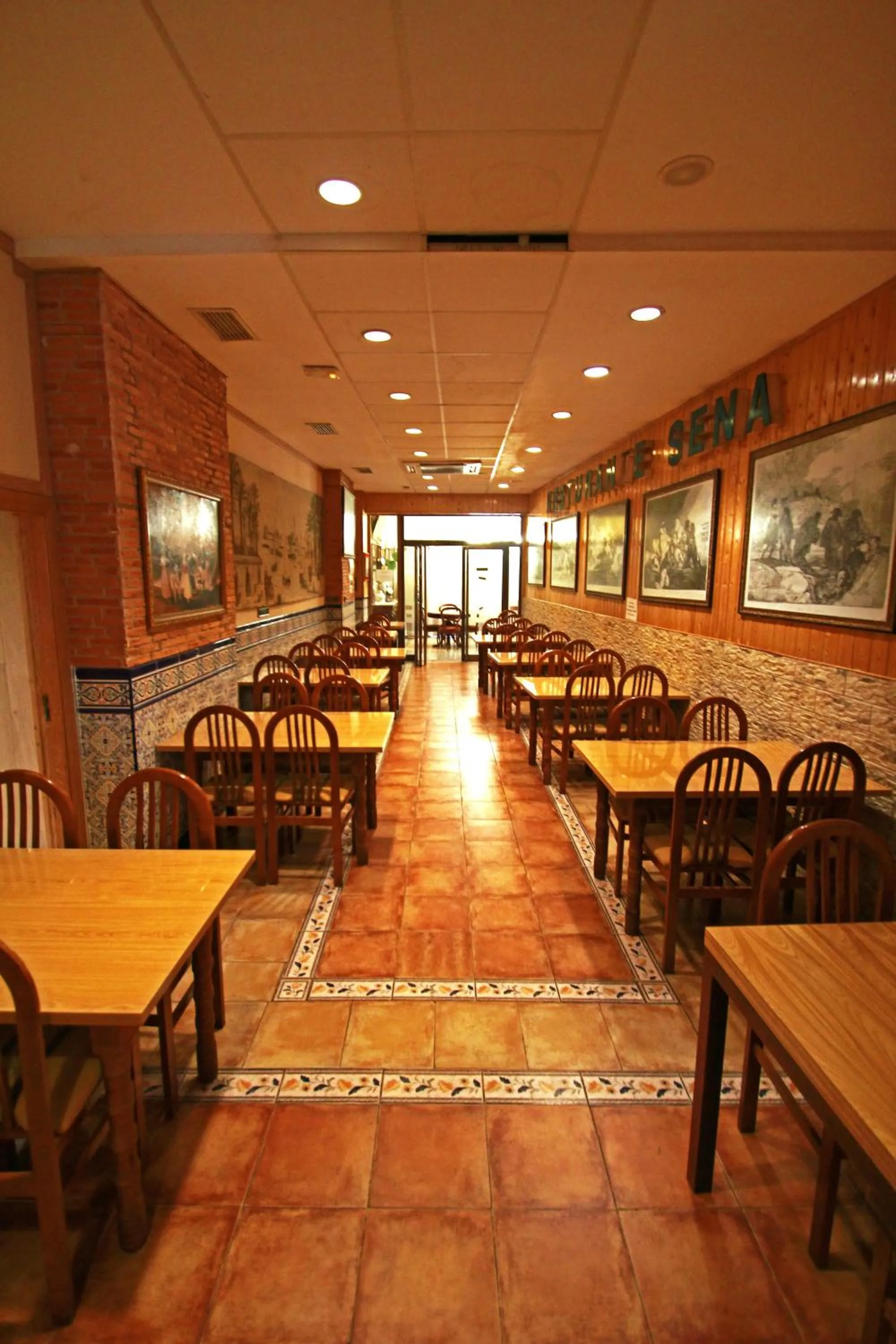 Restaurant/places to eat in Hotel Paris Centro