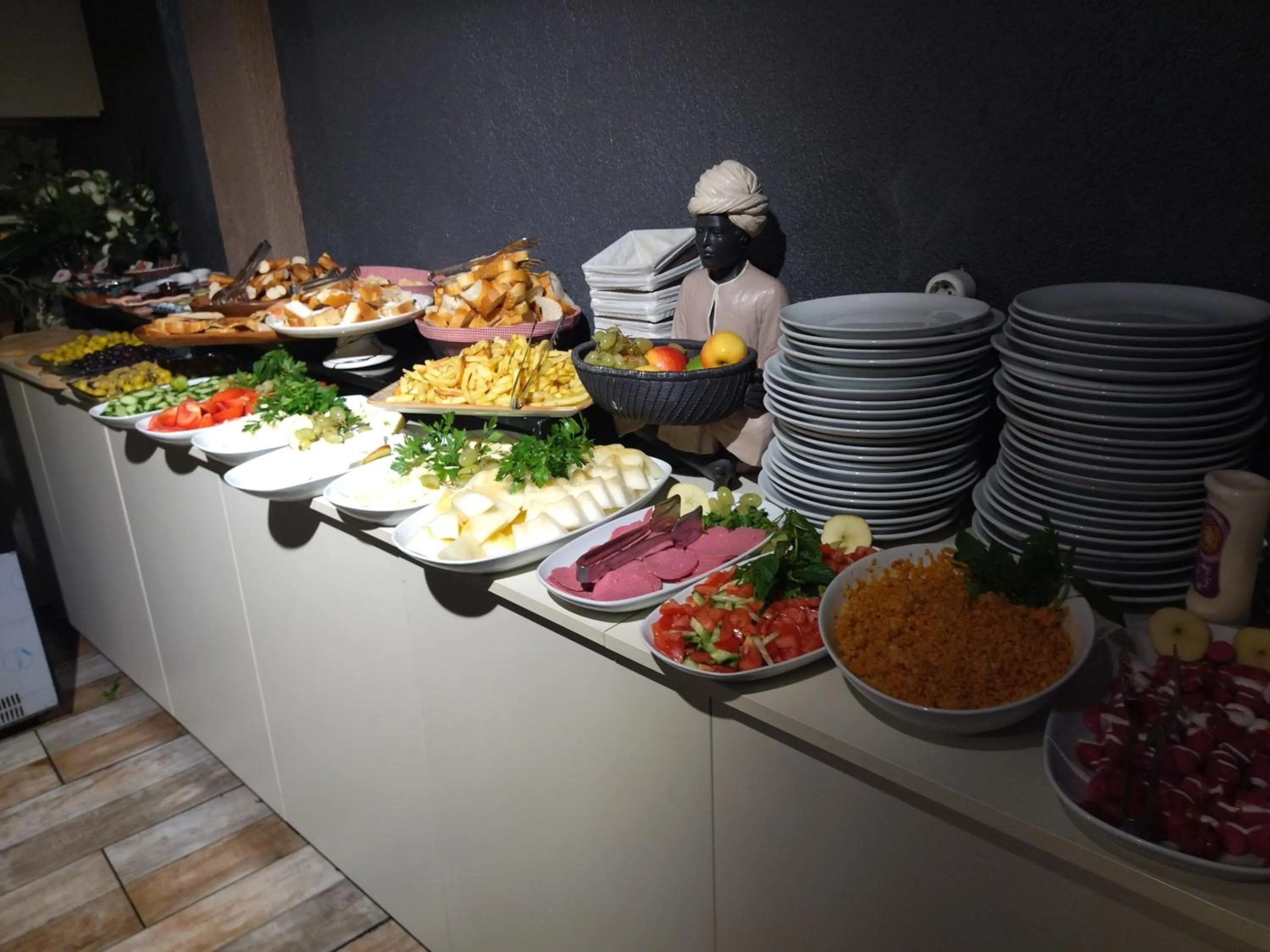 Restaurant/places to eat in The Constantine Hotel