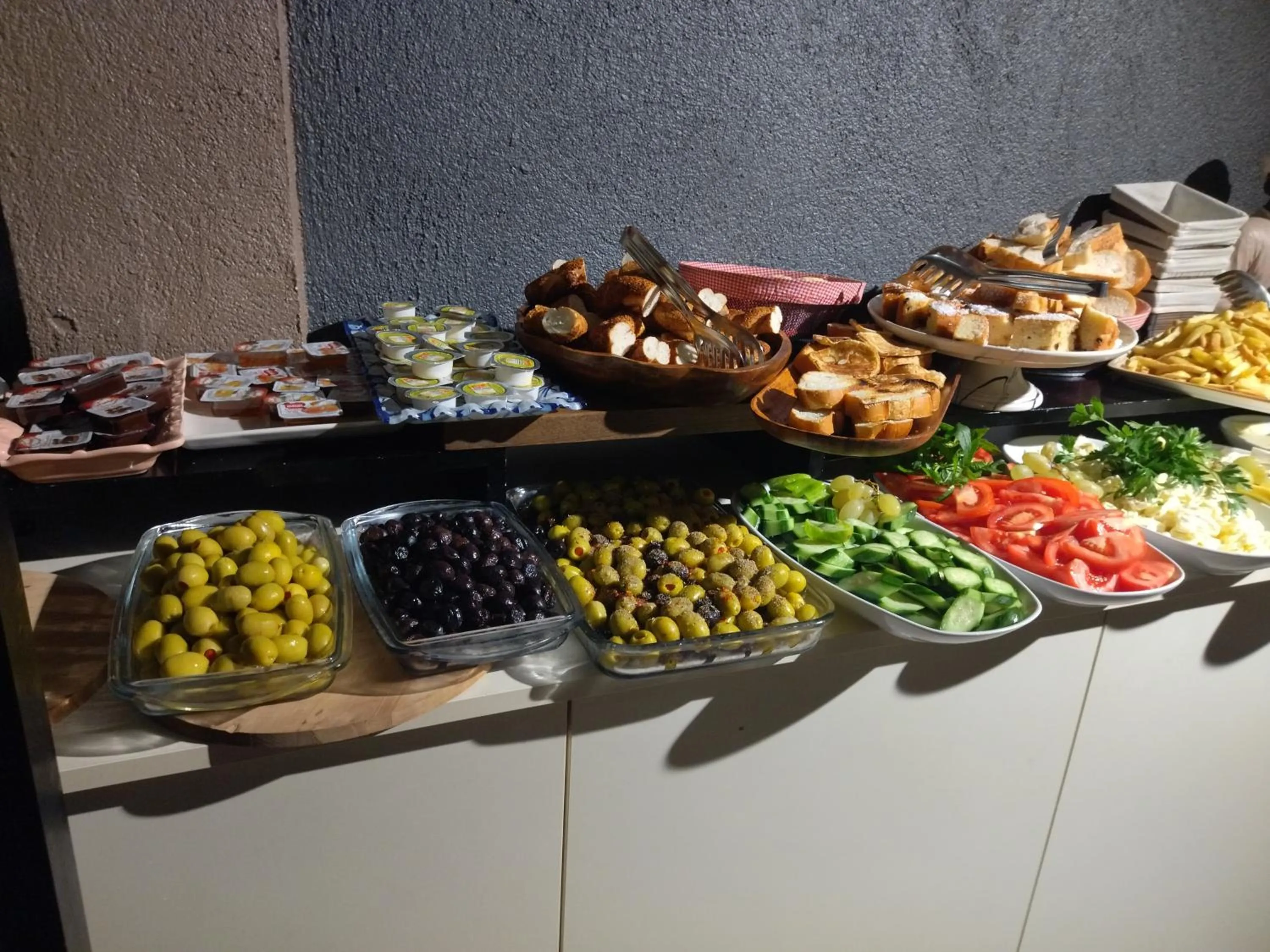 Restaurant/places to eat in The Constantine Hotel