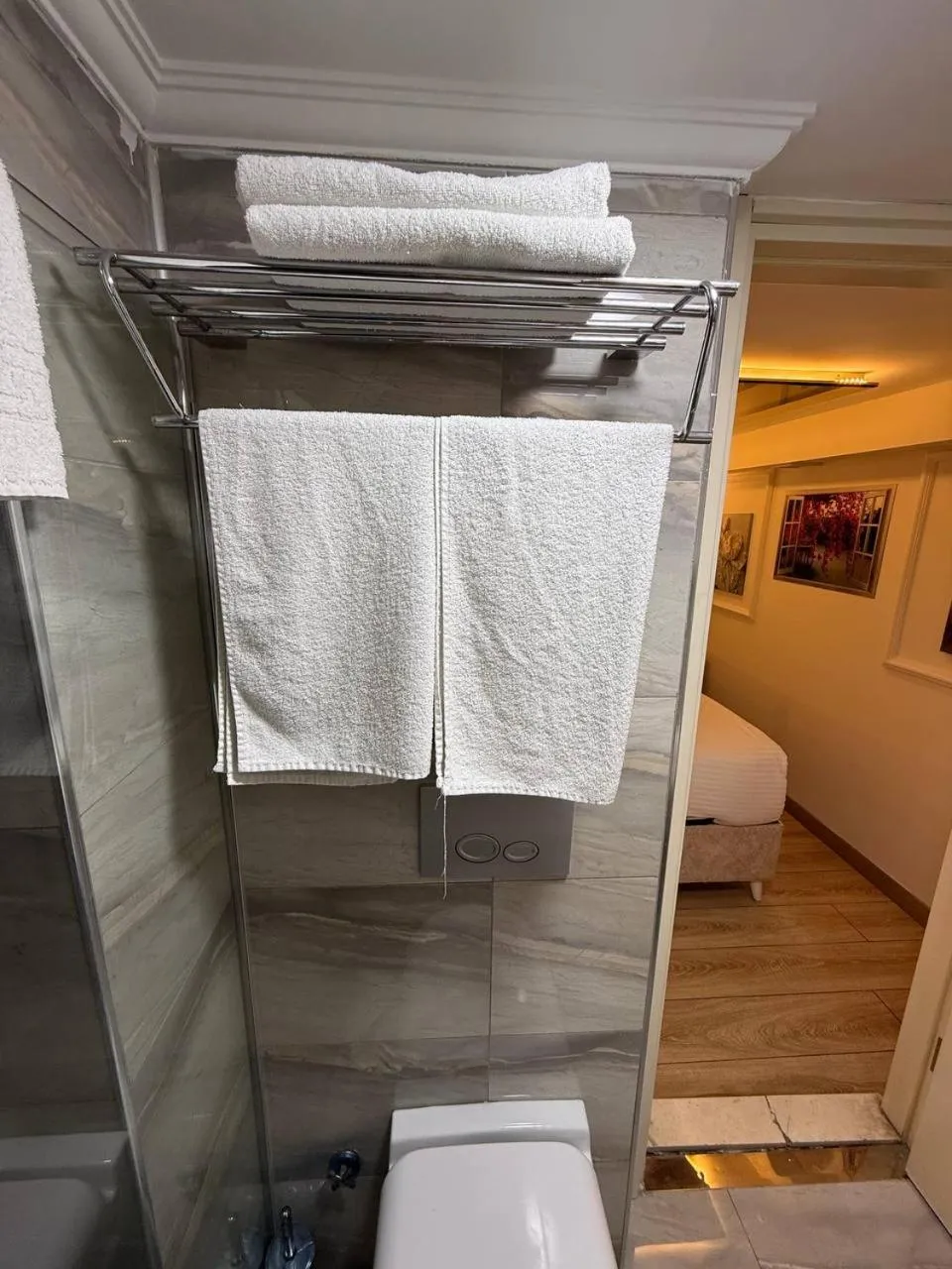 Bathroom, Bed in The Constantine Hotel