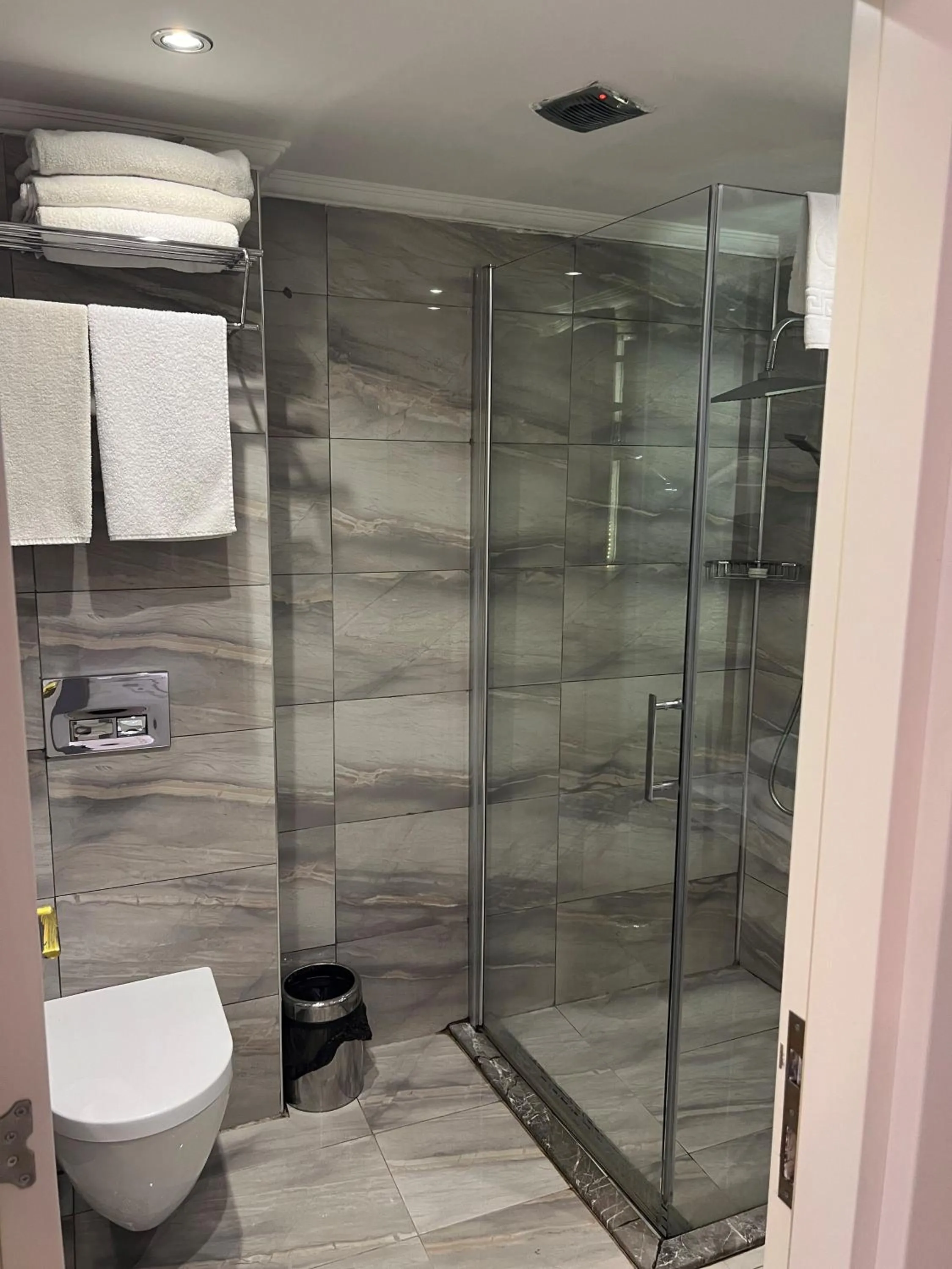 Shower in The Constantine Hotel