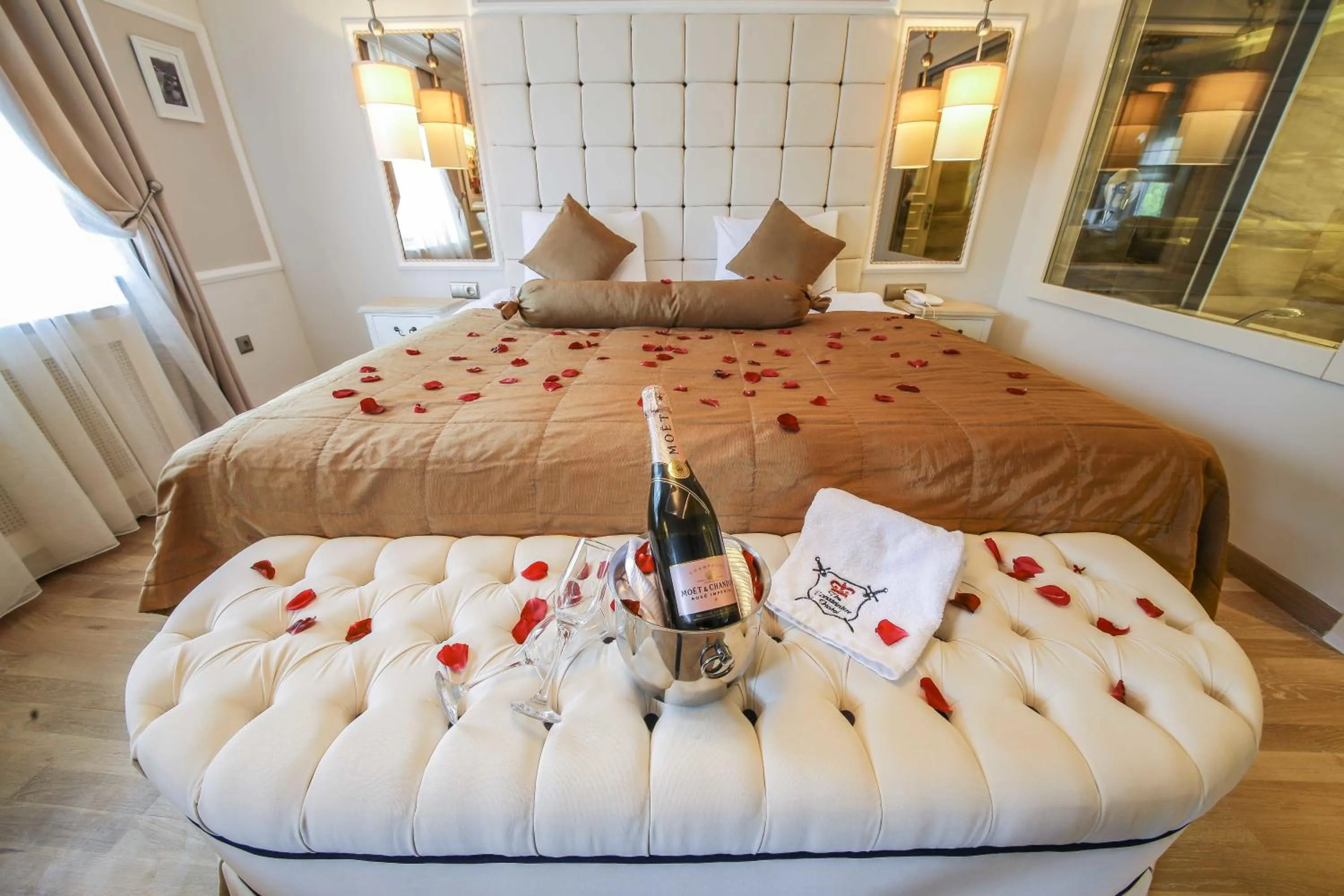 Bedroom, Bed in The Constantine Hotel