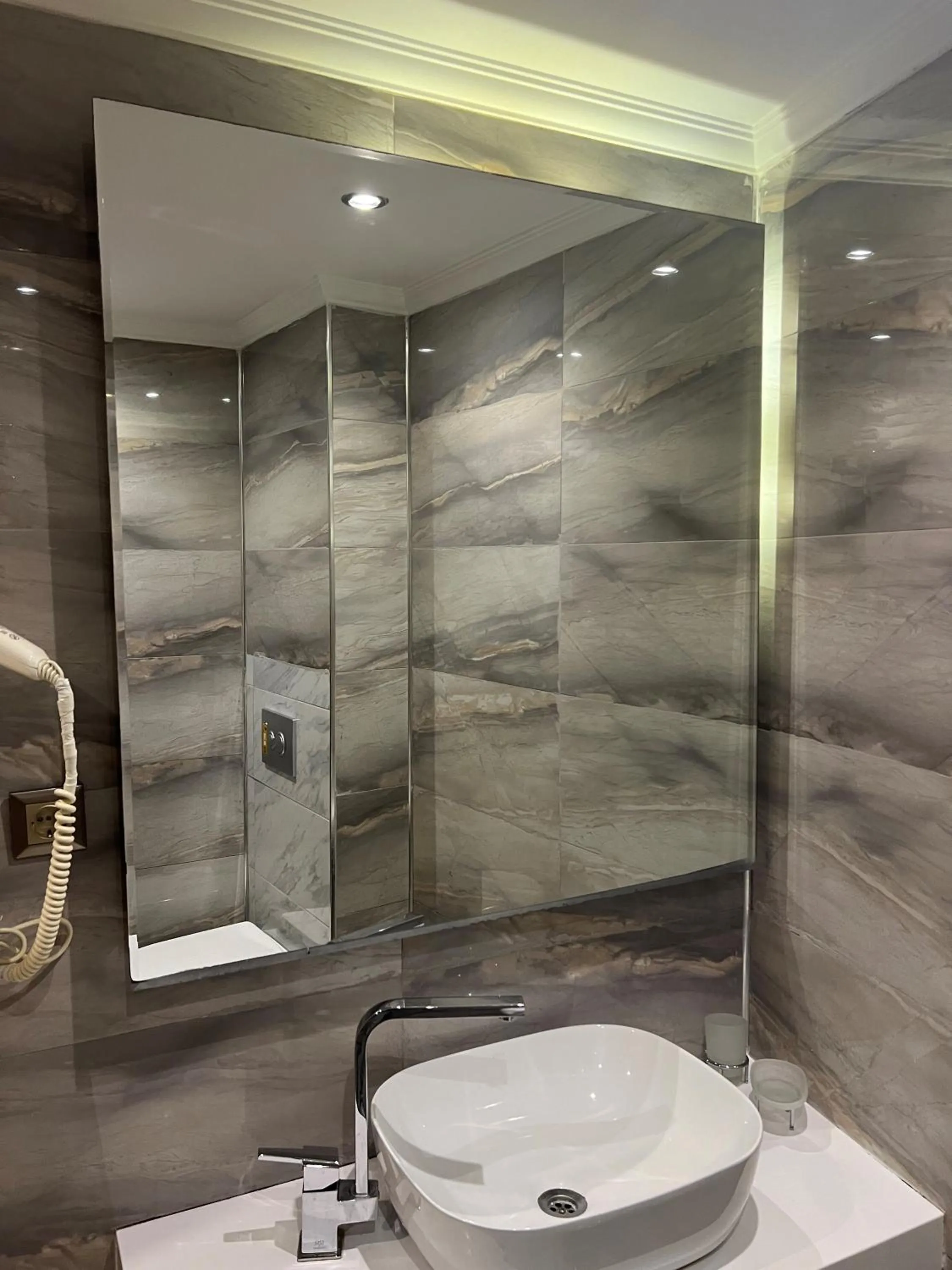 Shower in The Constantine Hotel