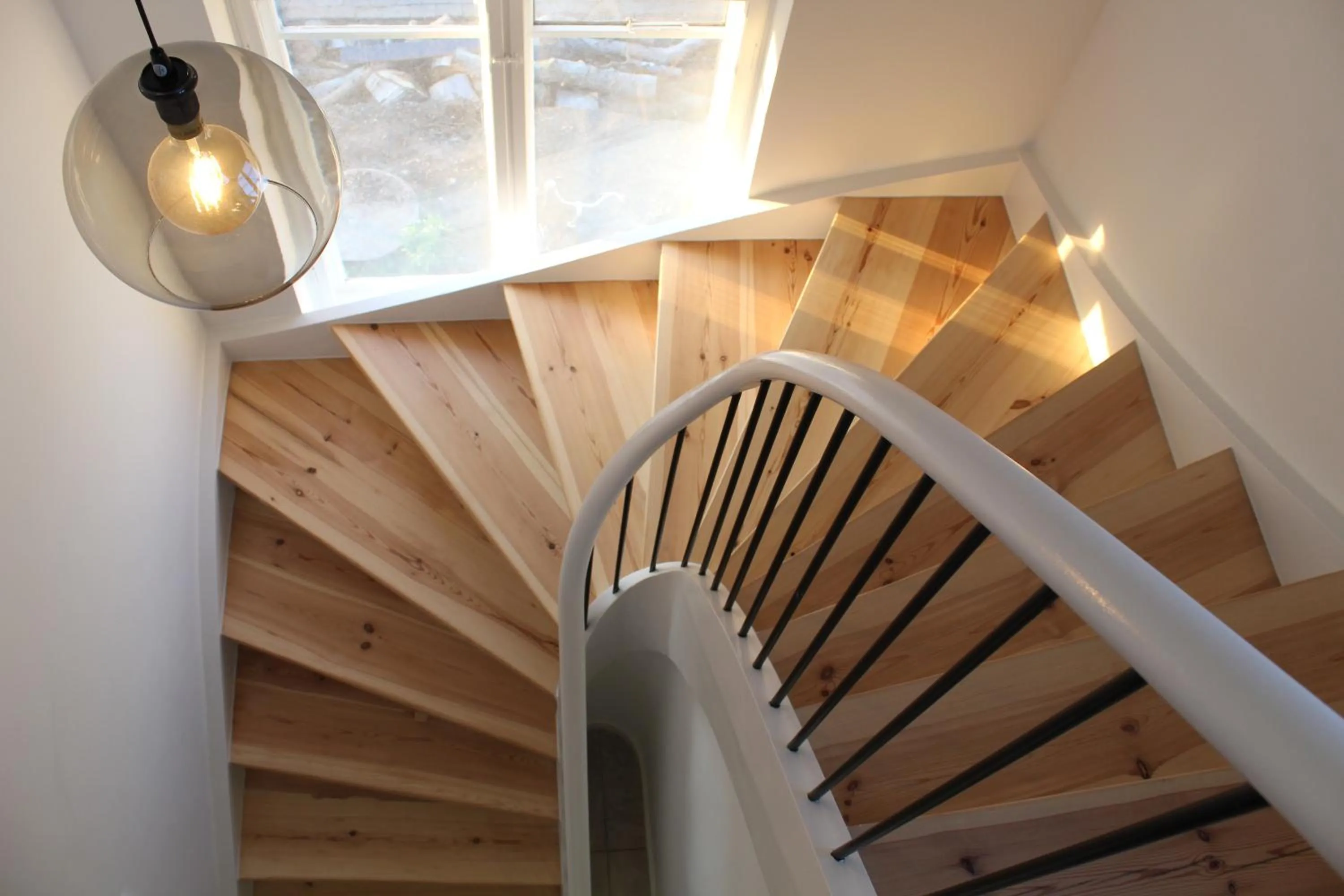 Lobby or reception in Close But Quiet