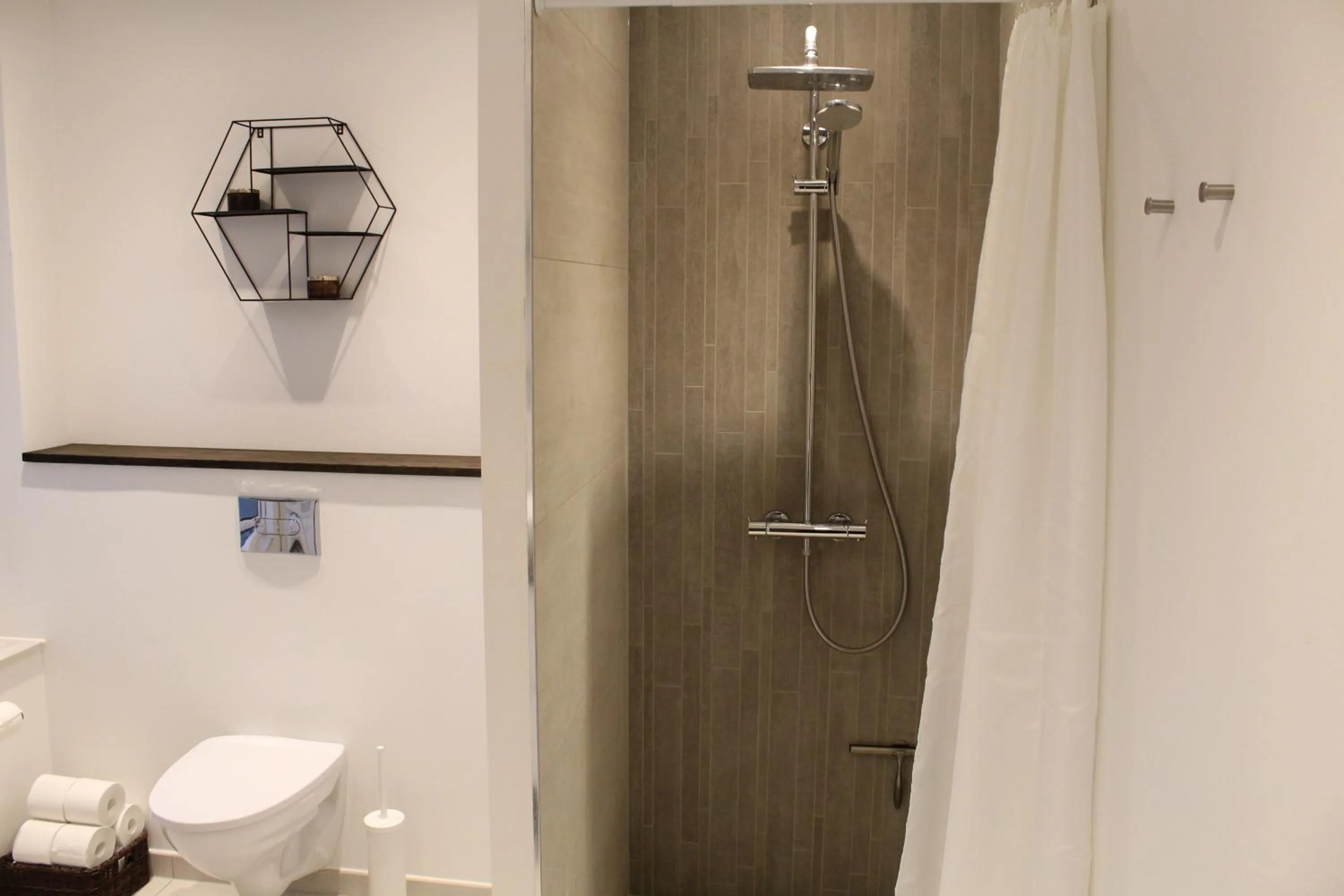 Shower in Close But Quiet