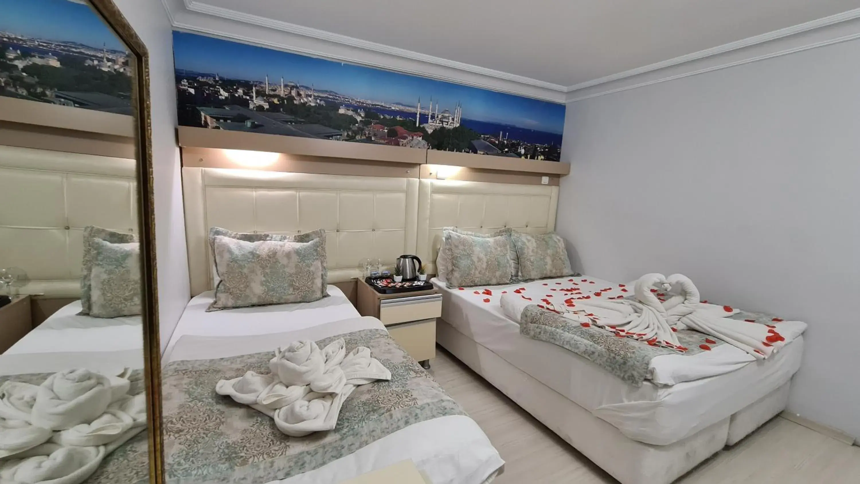 Drinks, Bed in Oceans 7 Hotel Drinks, Bed in Oceans 7 Hotel