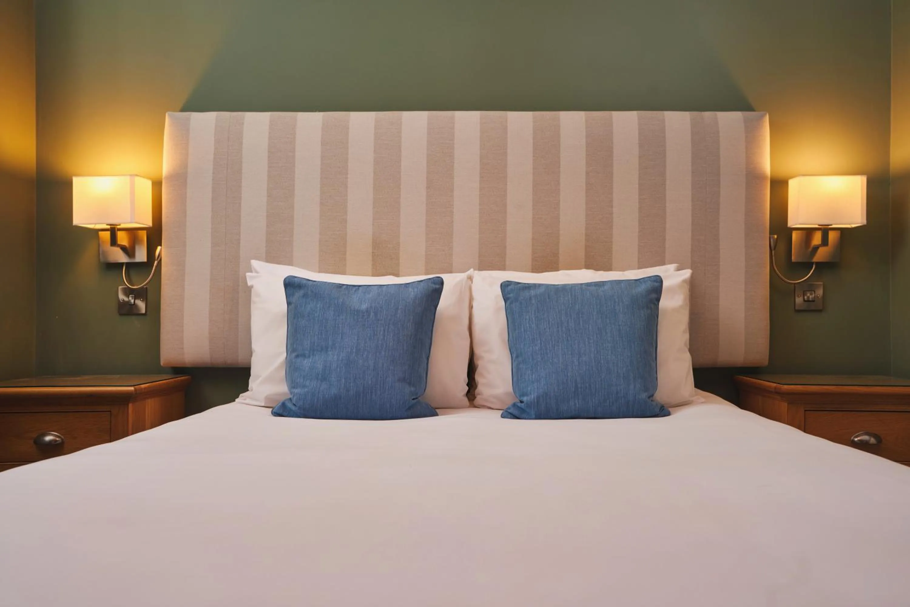 Bed in Rose and Crown Yealmpton