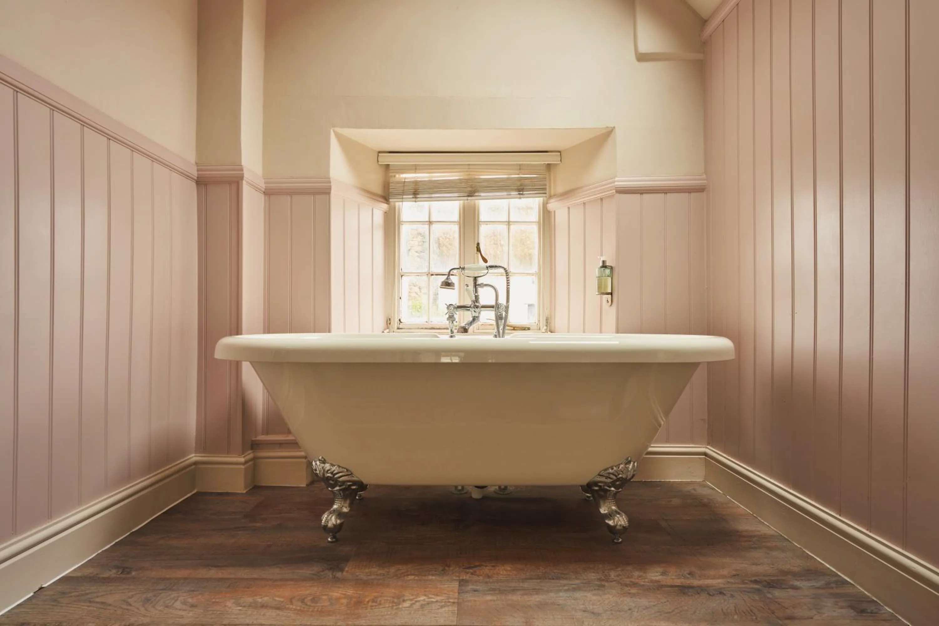 Bathroom in Rose and Crown Yealmpton